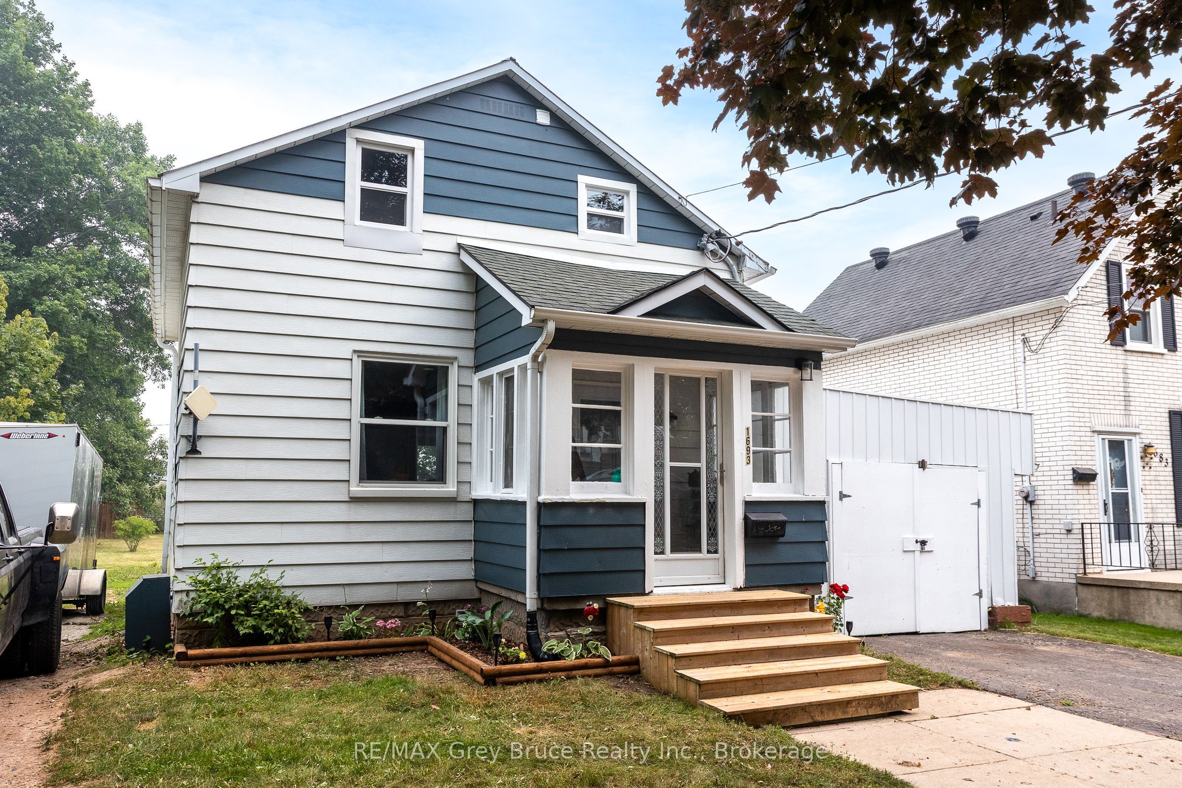 1693 8th Avenue E Property Photo 4