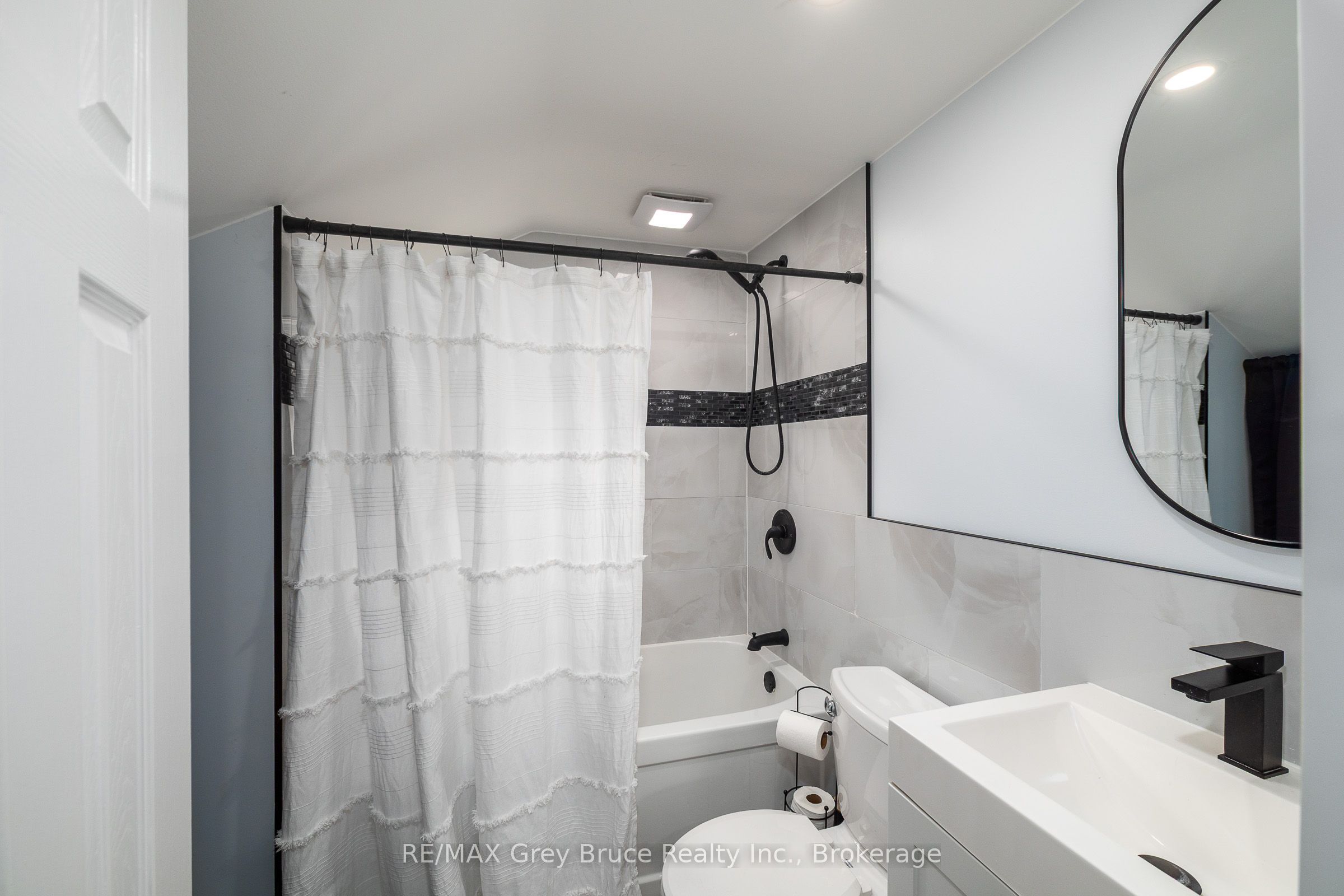 1693 8th Avenue E Property Photo 16