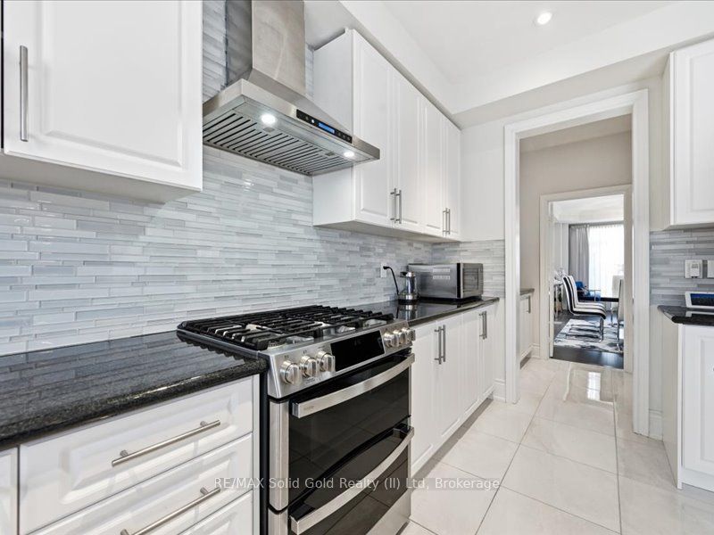 39 Avanti Crescent Property Photo 11