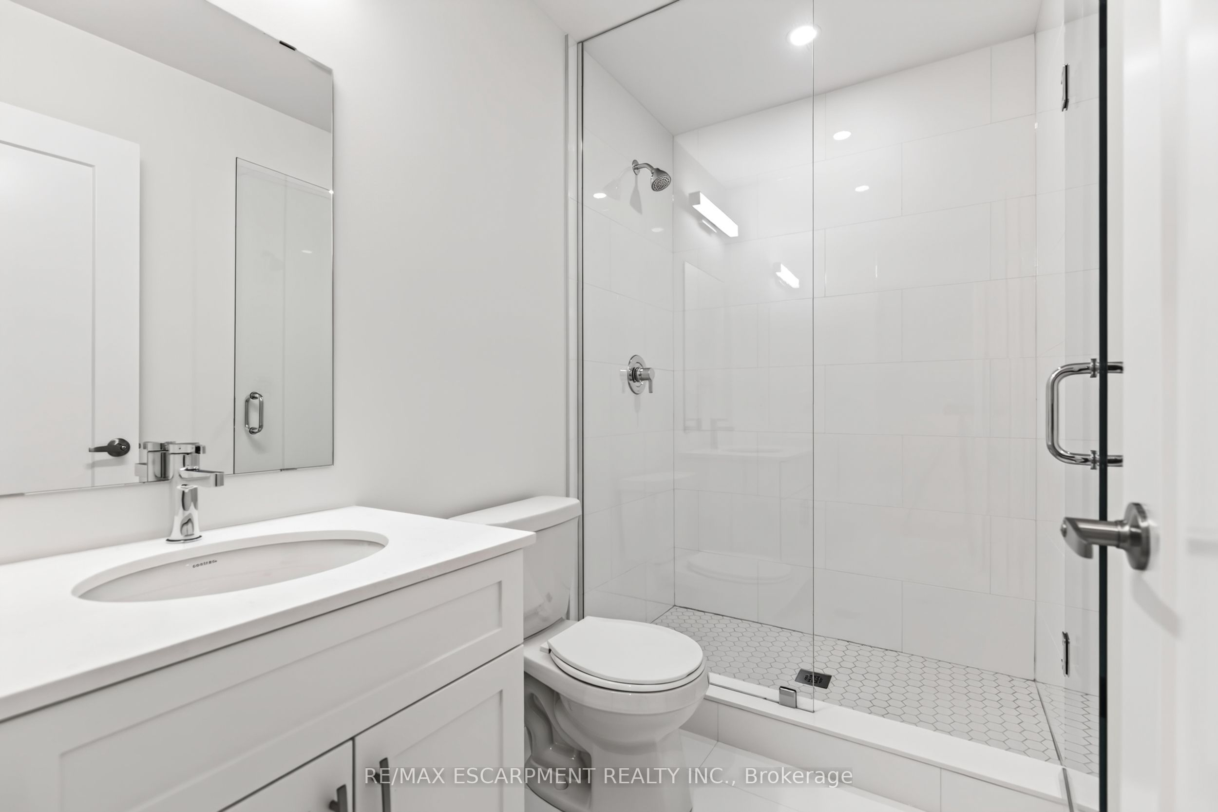 88 Valley Trail Place Property Photo 6