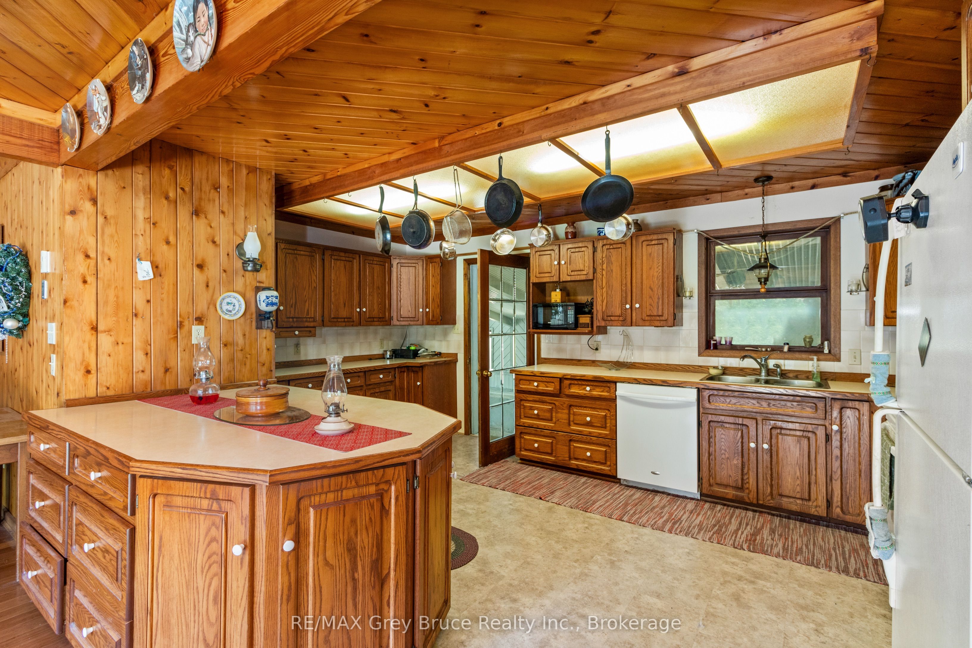 479 Dyers Bay Road Property Photo 7