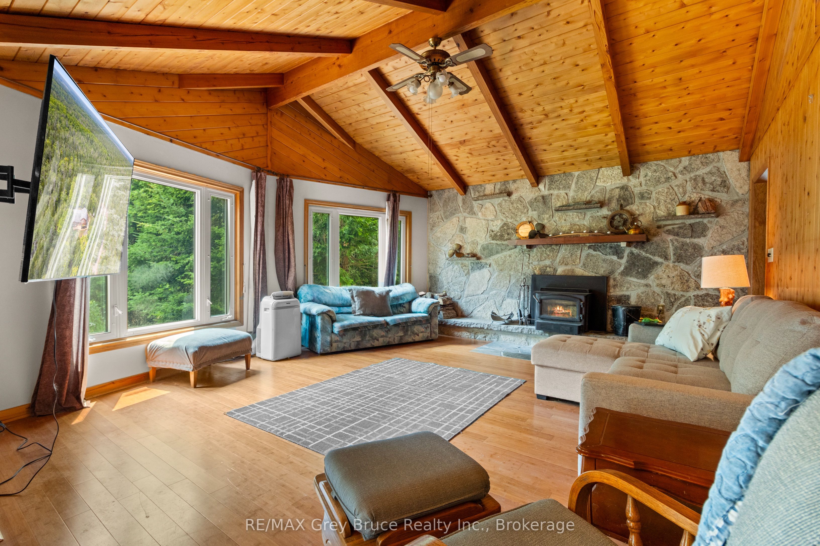 479 Dyers Bay Road Property Photo 9