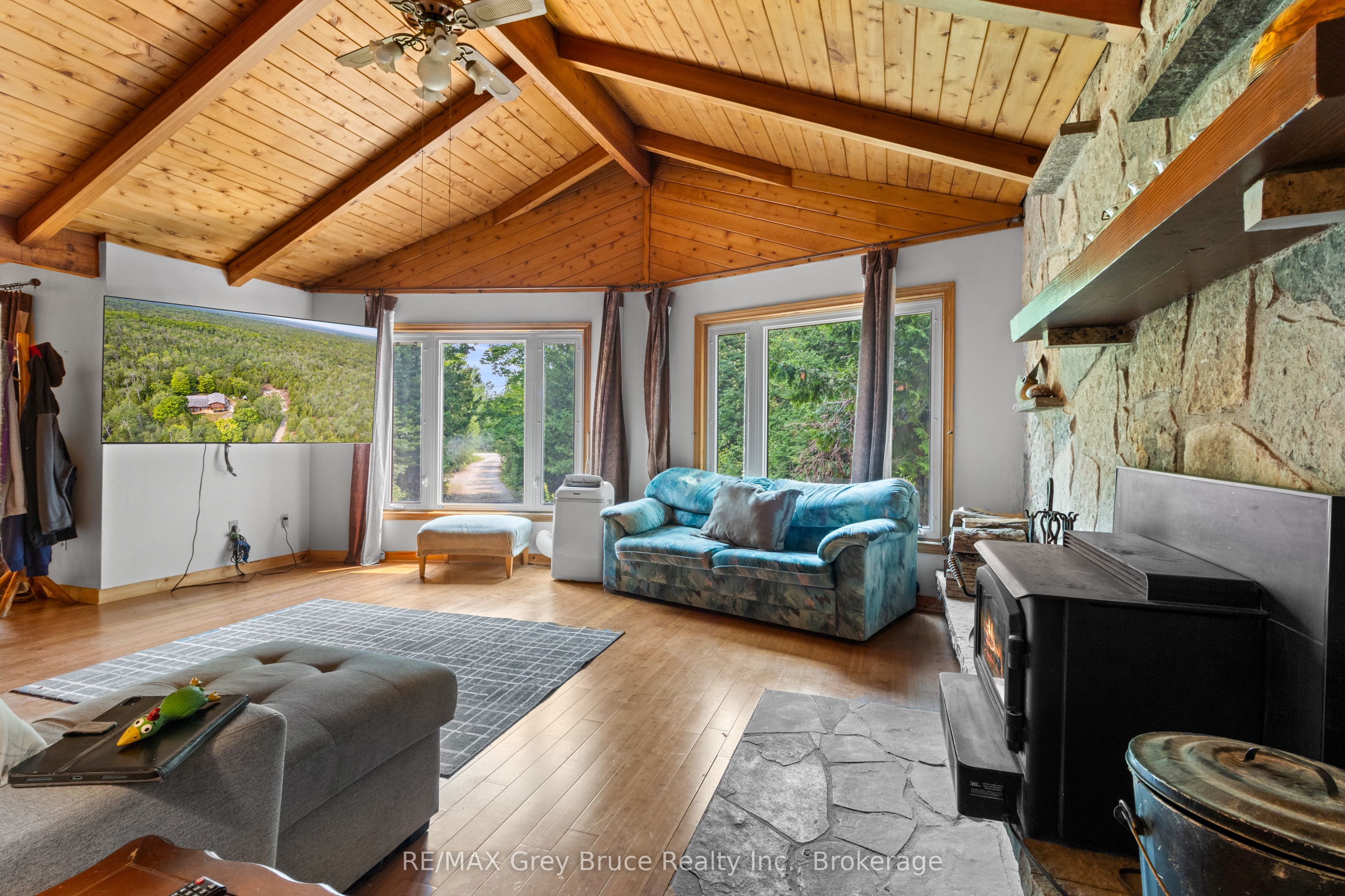 479 Dyers Bay Road Property Photo 11