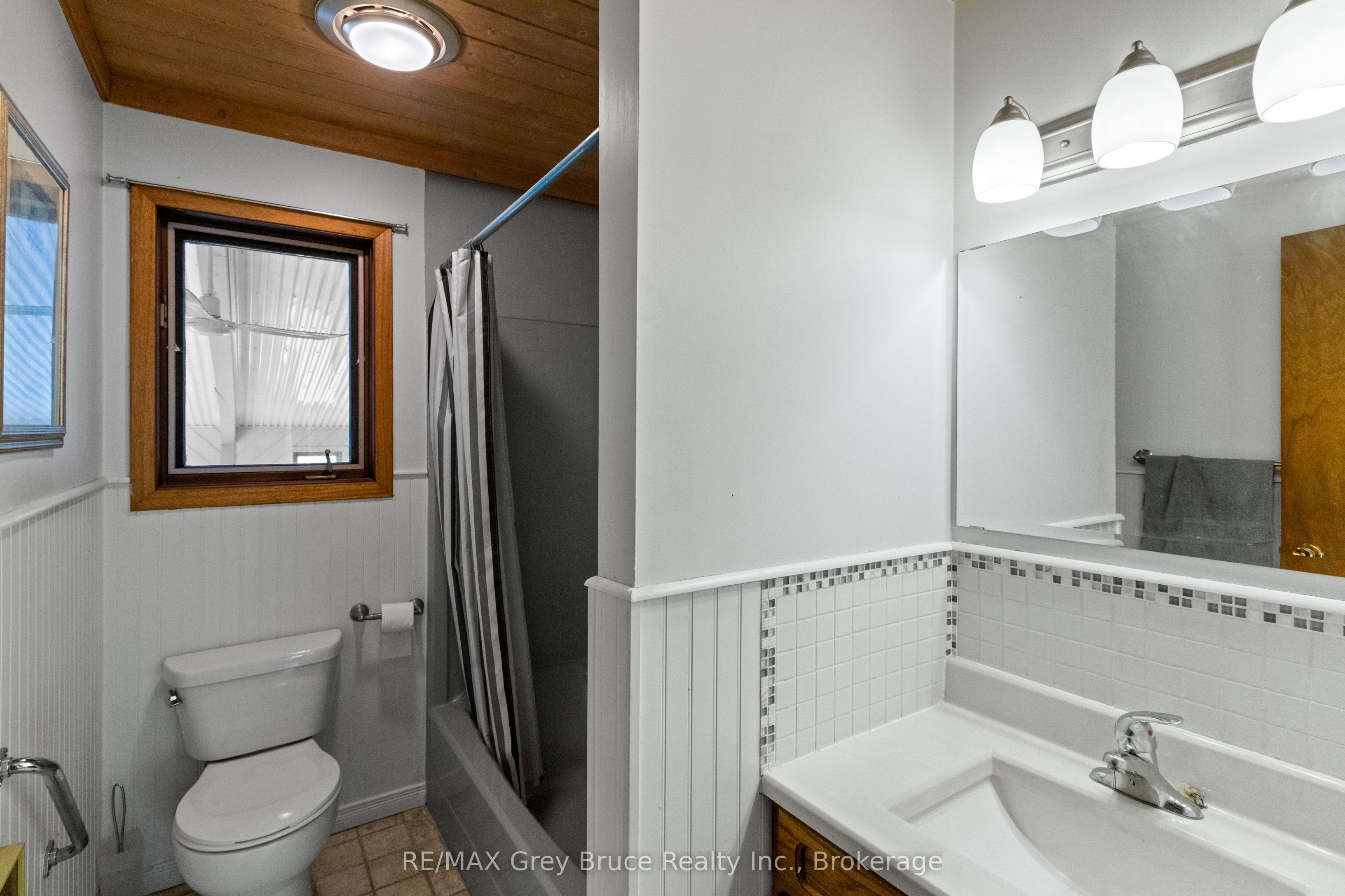 479 Dyers Bay Road Property Photo 16
