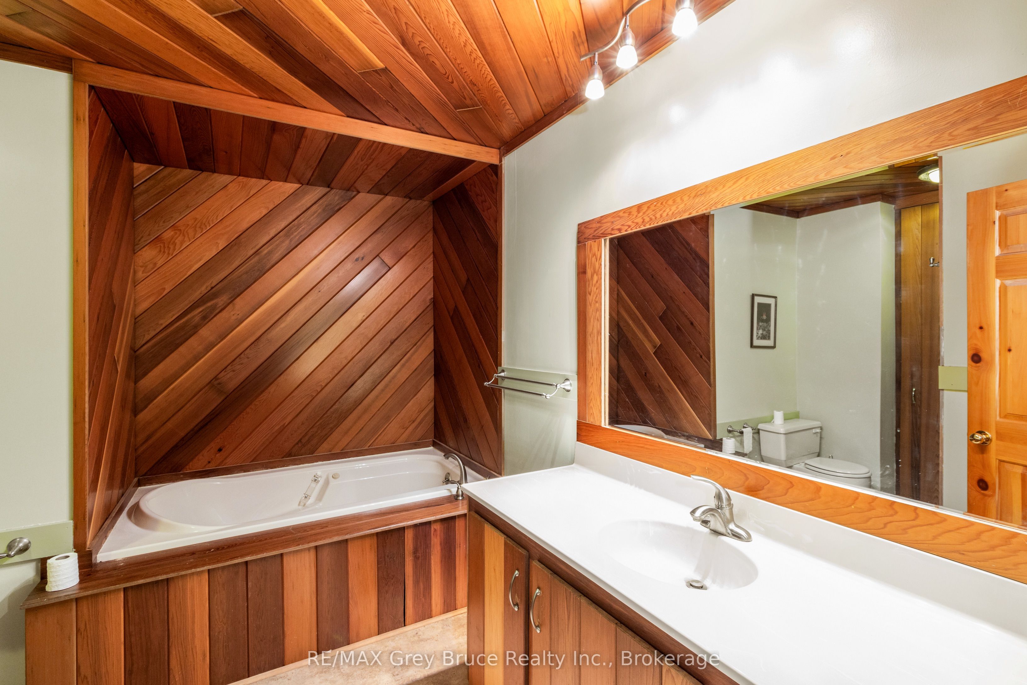 479 Dyers Bay Road Property Photo 27