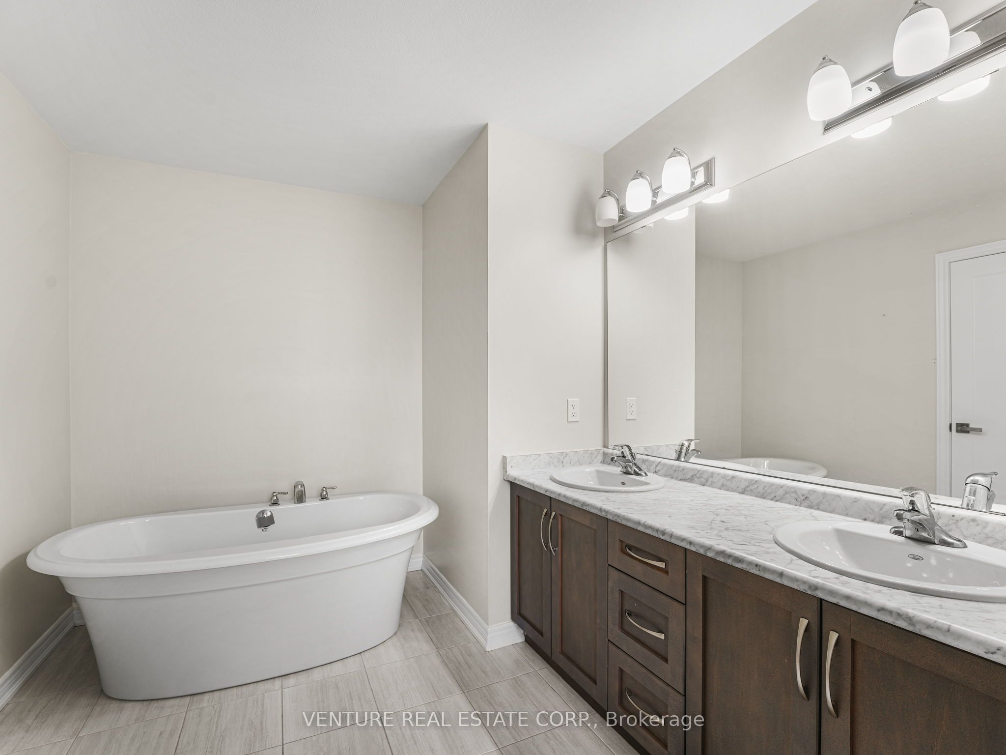 6371 Sam Iorfida Drive Property Photo 21
