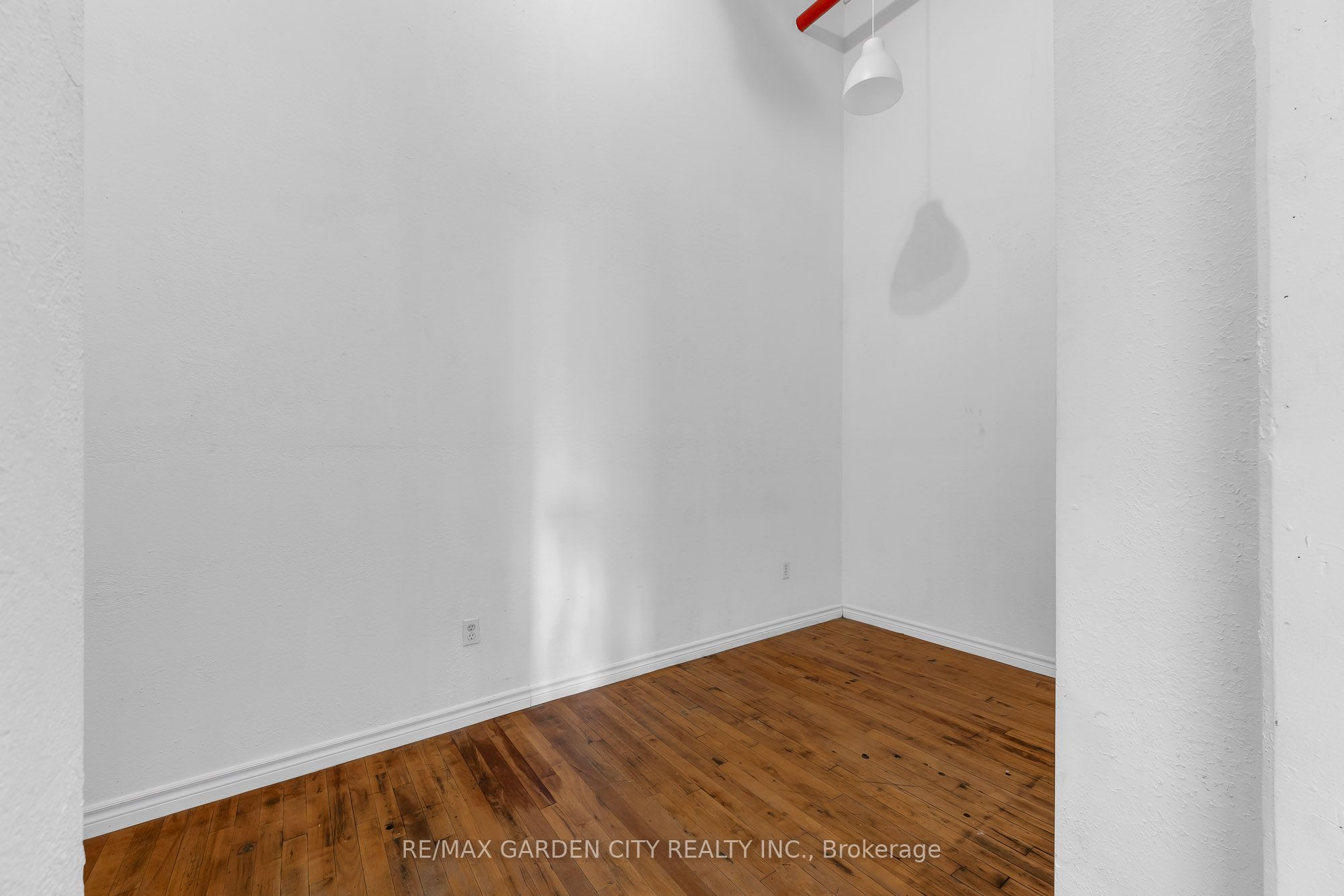 468 Cumberland Avenue Loft Property Photo 5