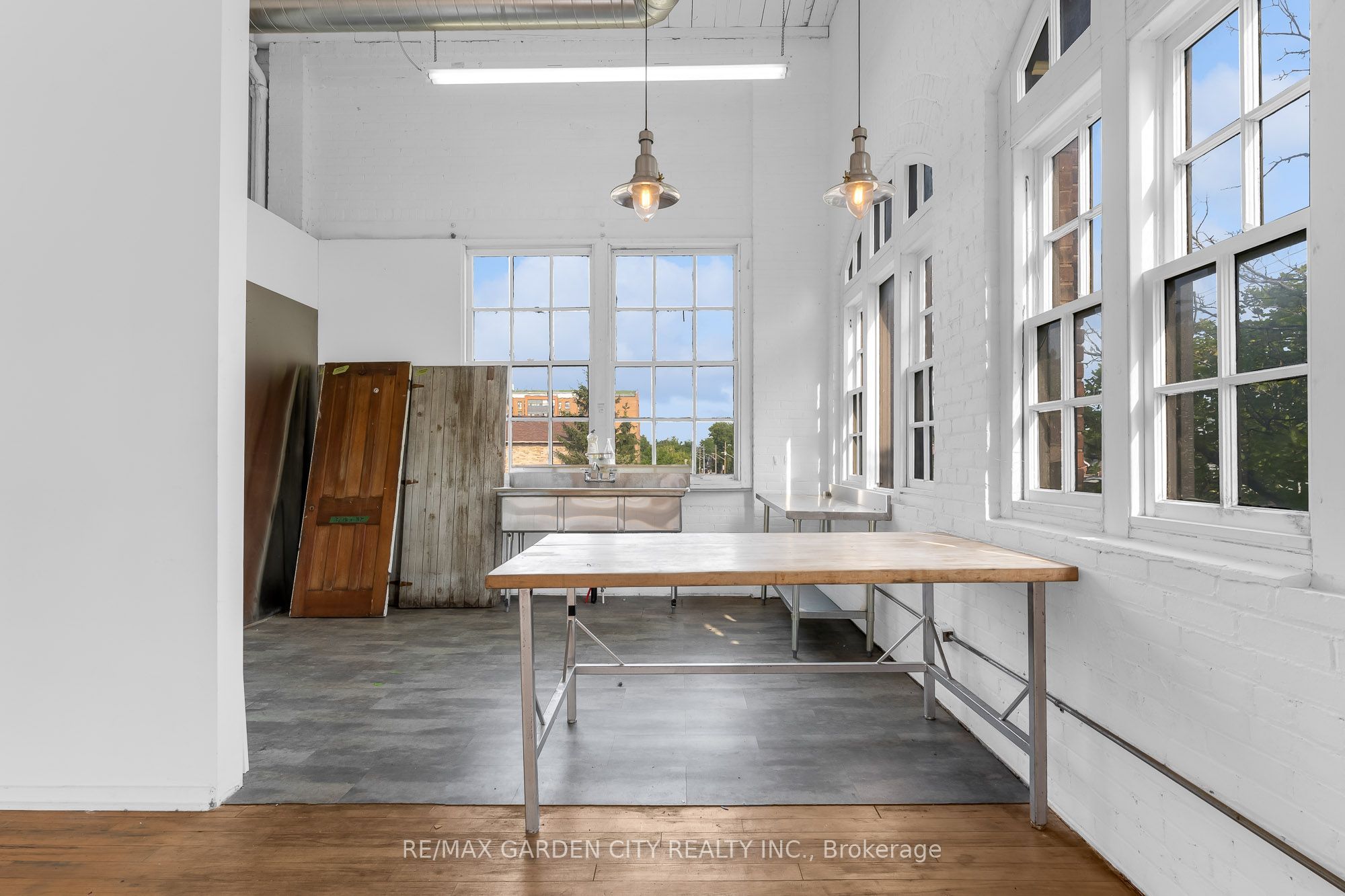468 Cumberland Avenue Loft Property Photo 9