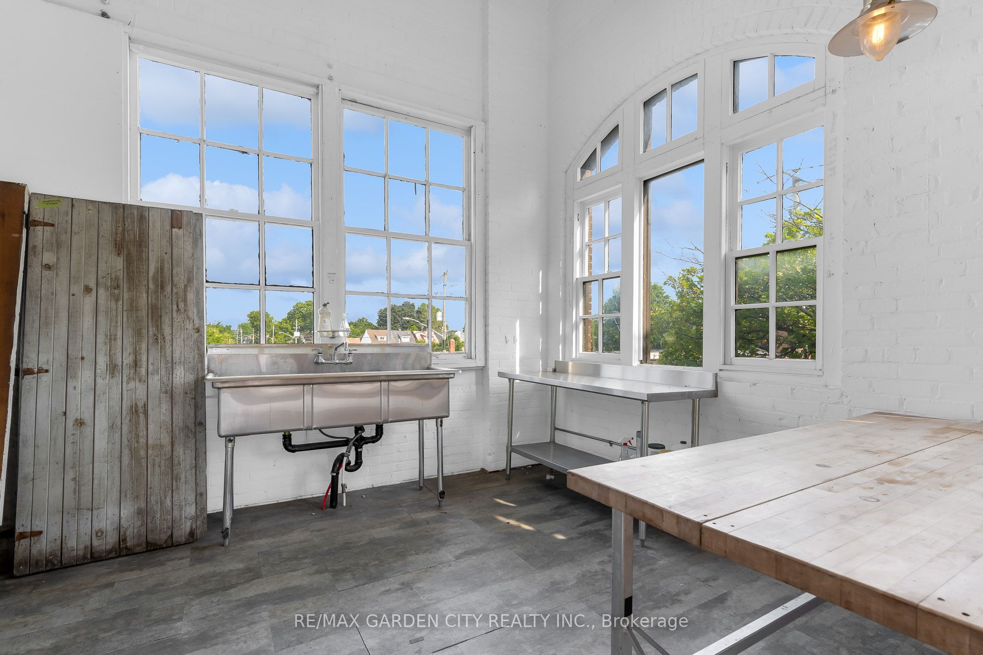 468 Cumberland Avenue Loft Property Photo 10
