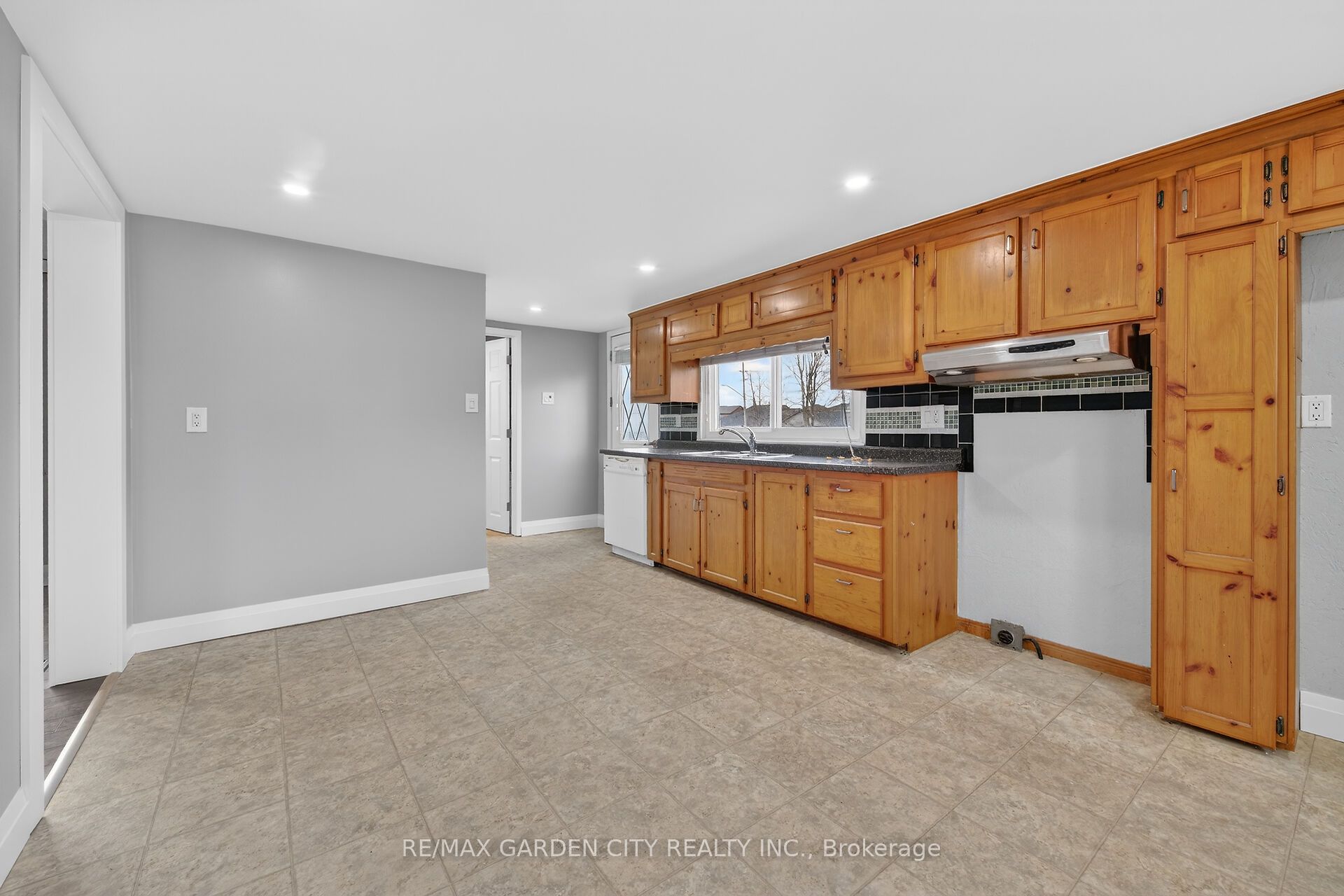 407 Bell Street Property Photo 10