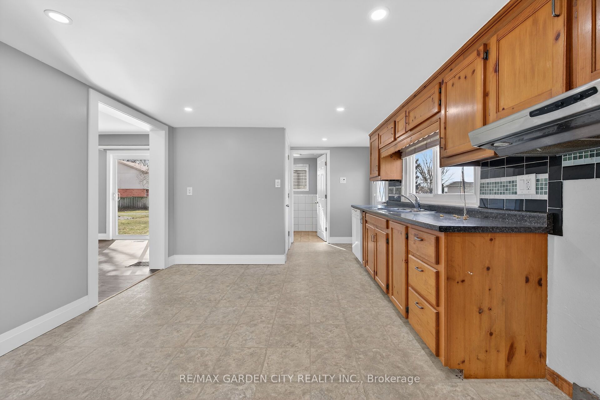 407 Bell Street Property Photo 13