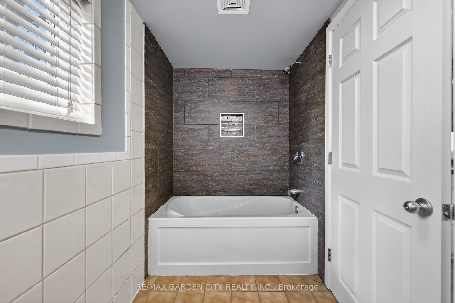 407 Bell Street Property Photo 15