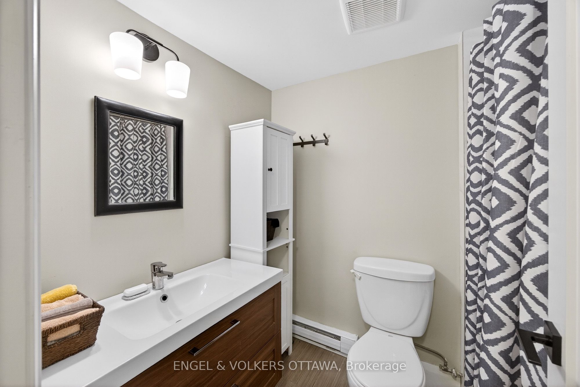 35 Robinson Avenue B Property Photo 16