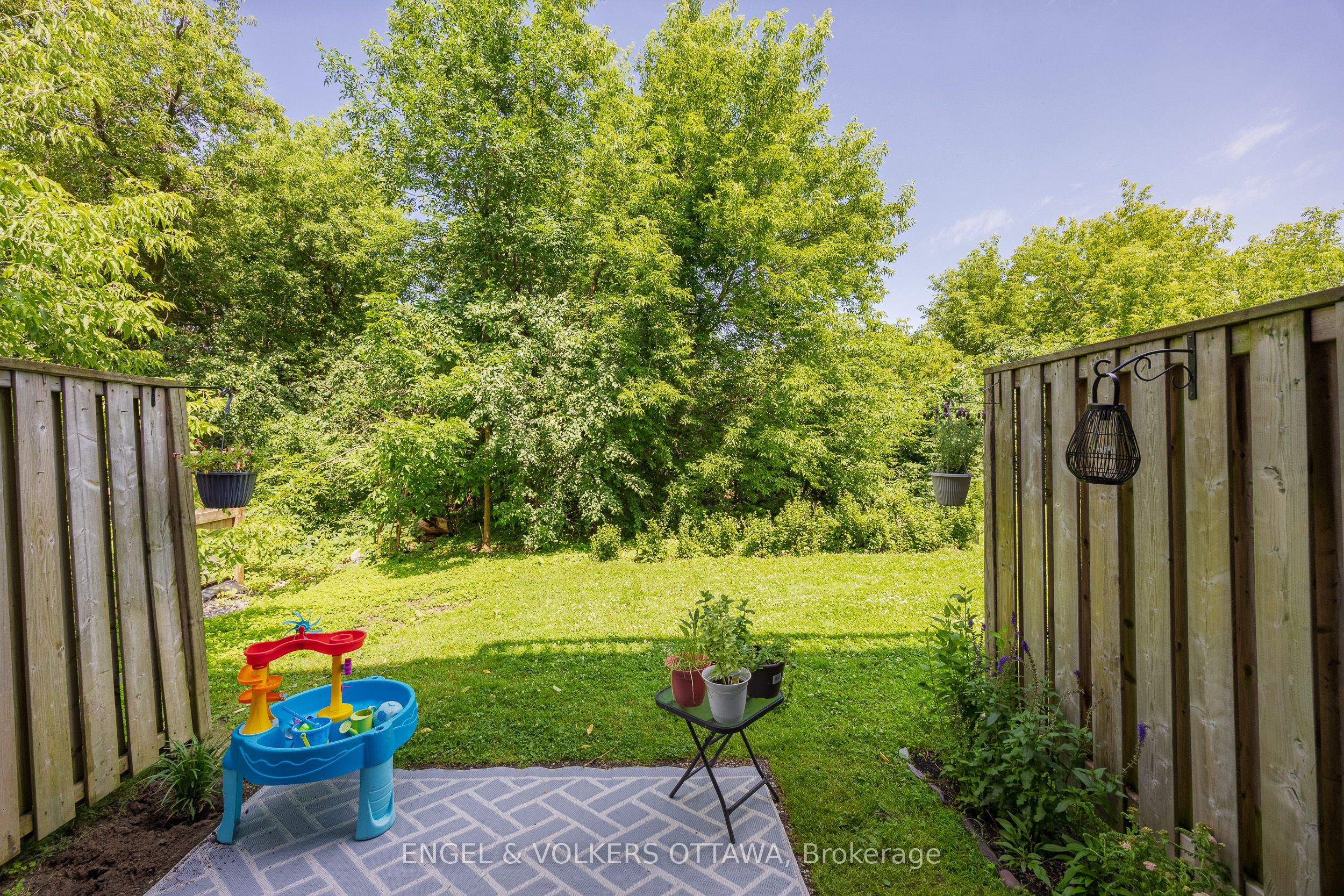 35 Robinson Avenue B Property Photo 17