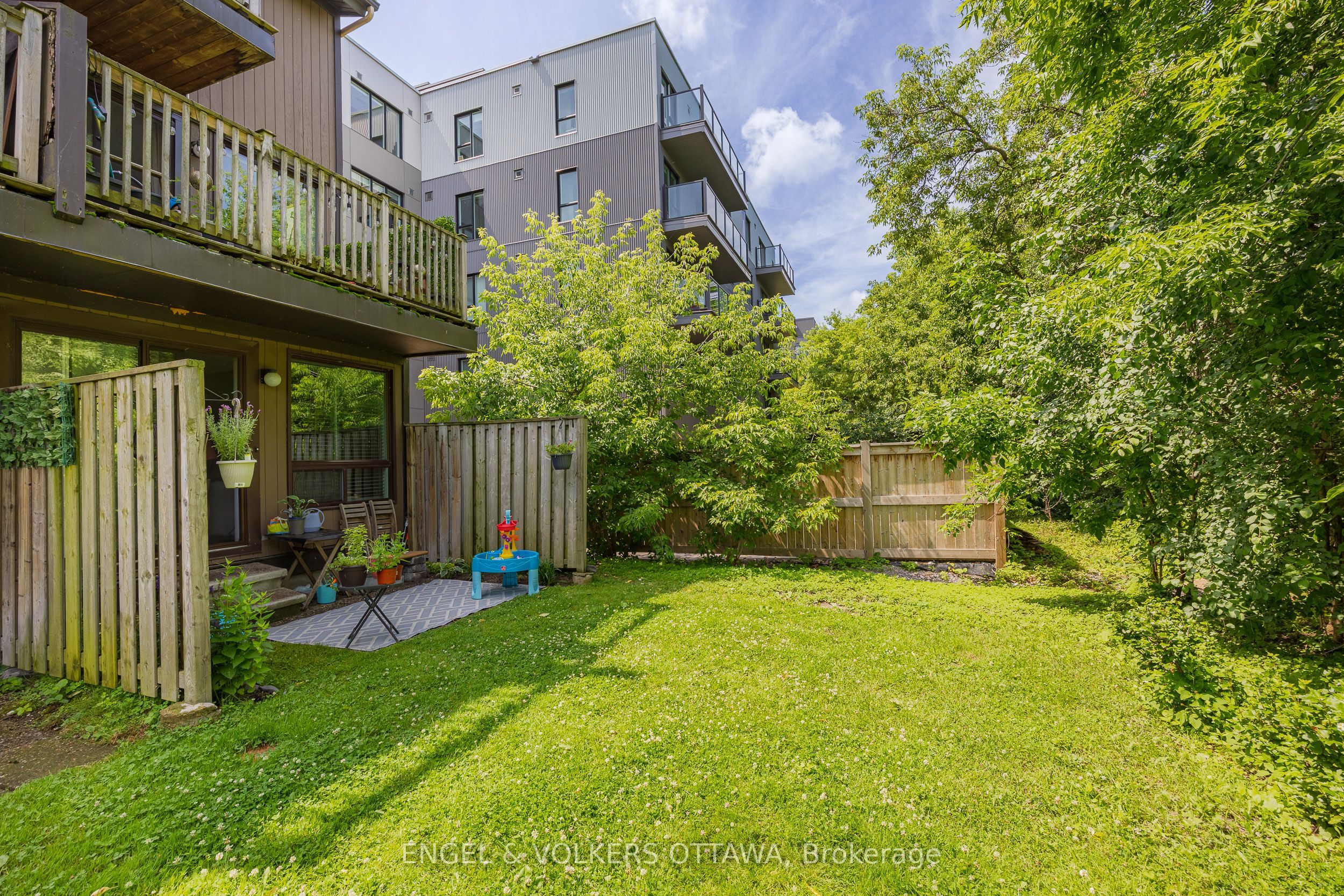 35 Robinson Avenue B Property Photo 19