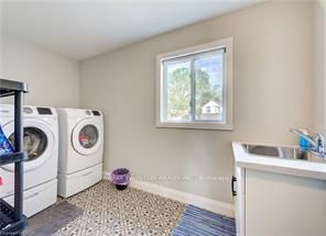 195 Charles Street E Property Photo 17