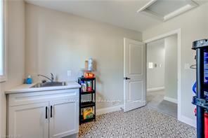 195 Charles Street E Property Photo 18