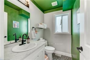 195 Charles Street E Property Photo 19