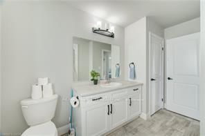 195 Charles Street E Property Photo 29