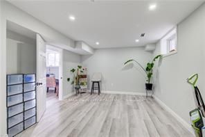 195 Charles Street E Property Photo 32