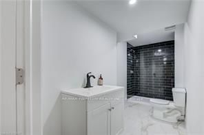 195 Charles Street E Property Photo 35