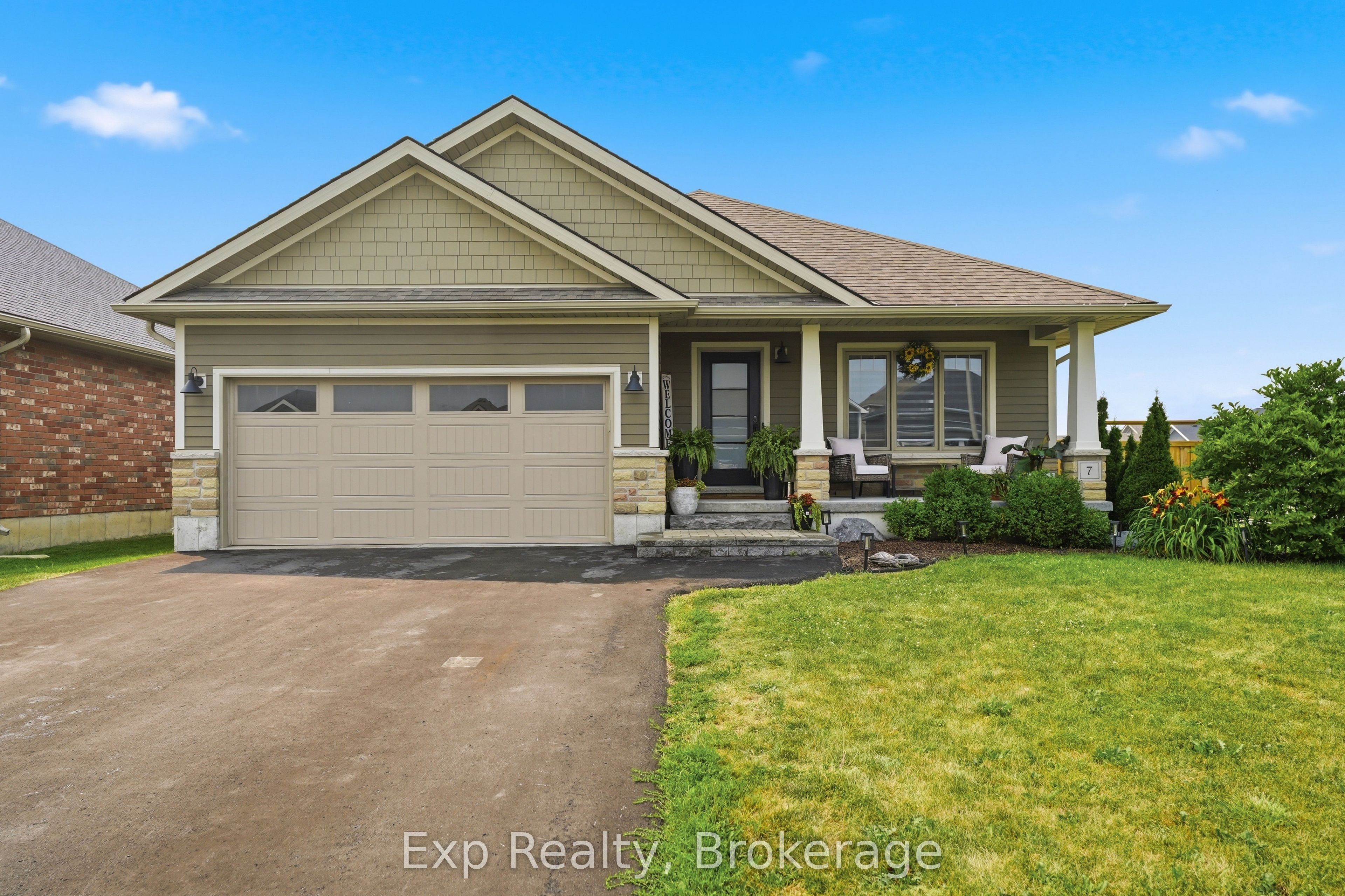 7 Tessa Boulevard Property Photo 1