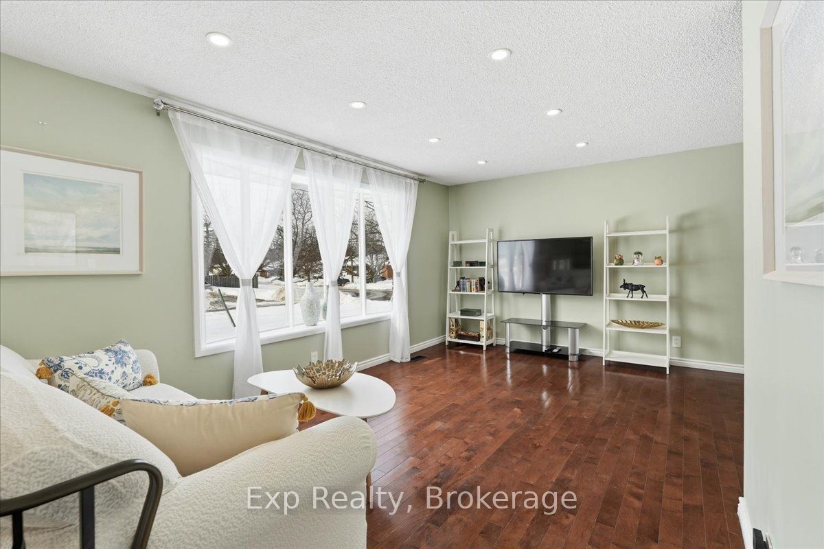 15 Thorncliffe Drive Property Photo 6