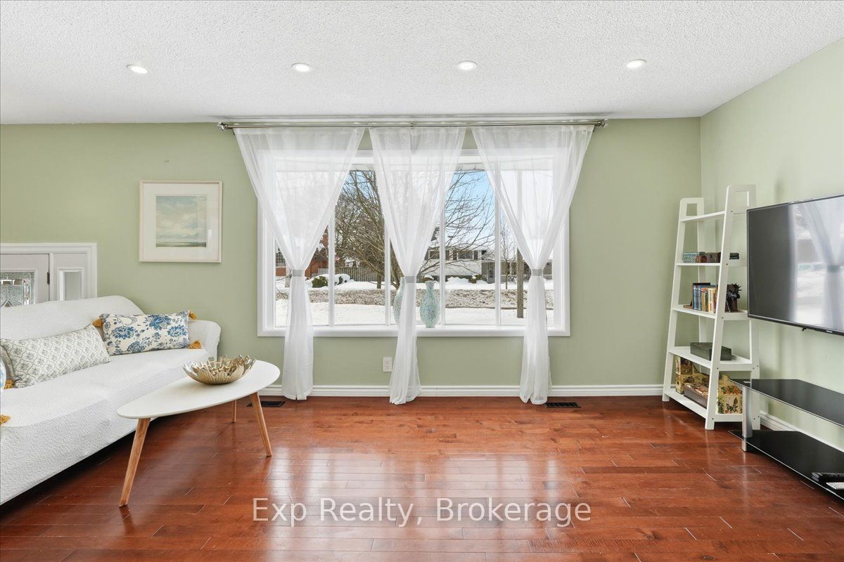 15 Thorncliffe Drive Property Photo 8