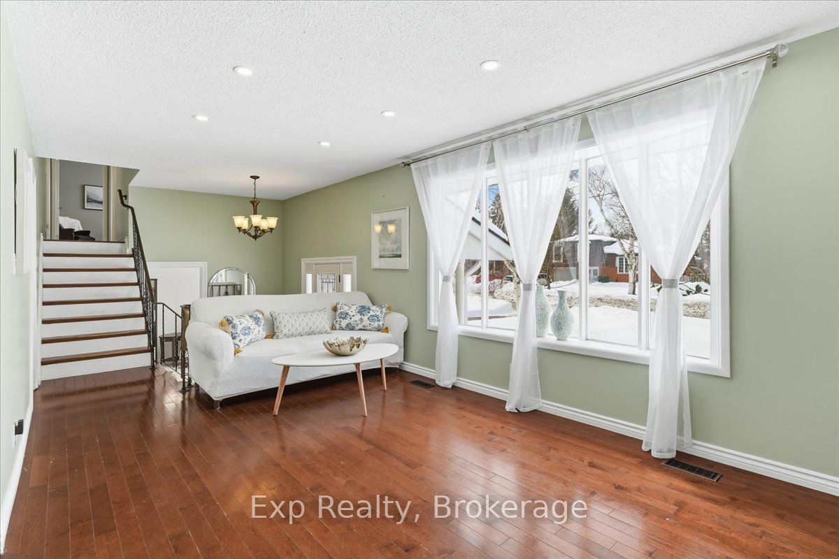 15 Thorncliffe Drive Property Photo 9