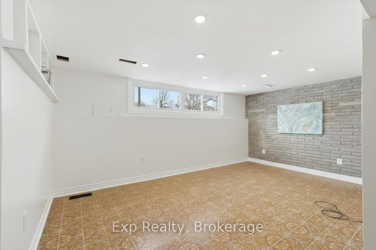 15 Thorncliffe Drive Property Photo 32