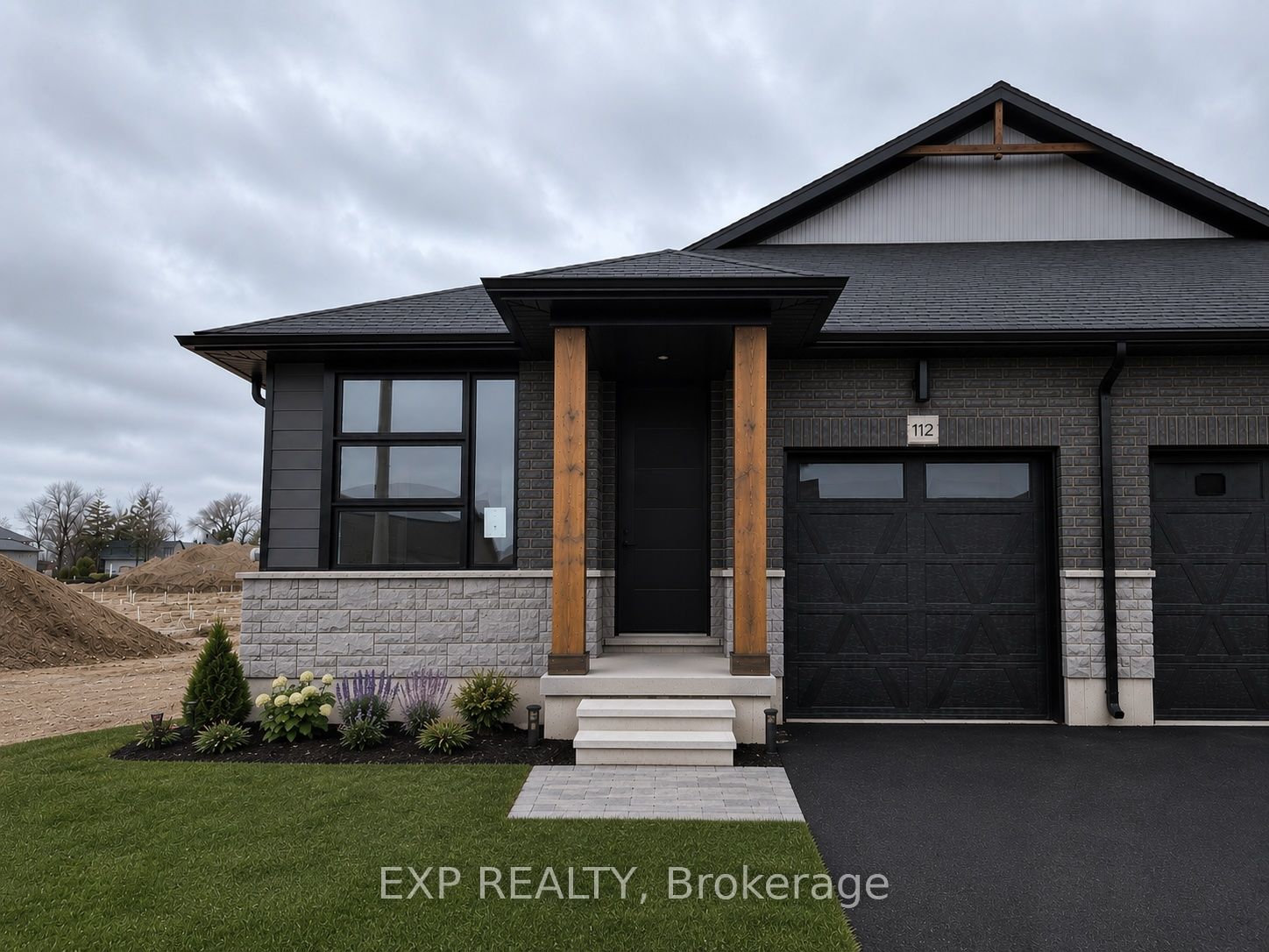 112 Thackeray Way Property Photo 1