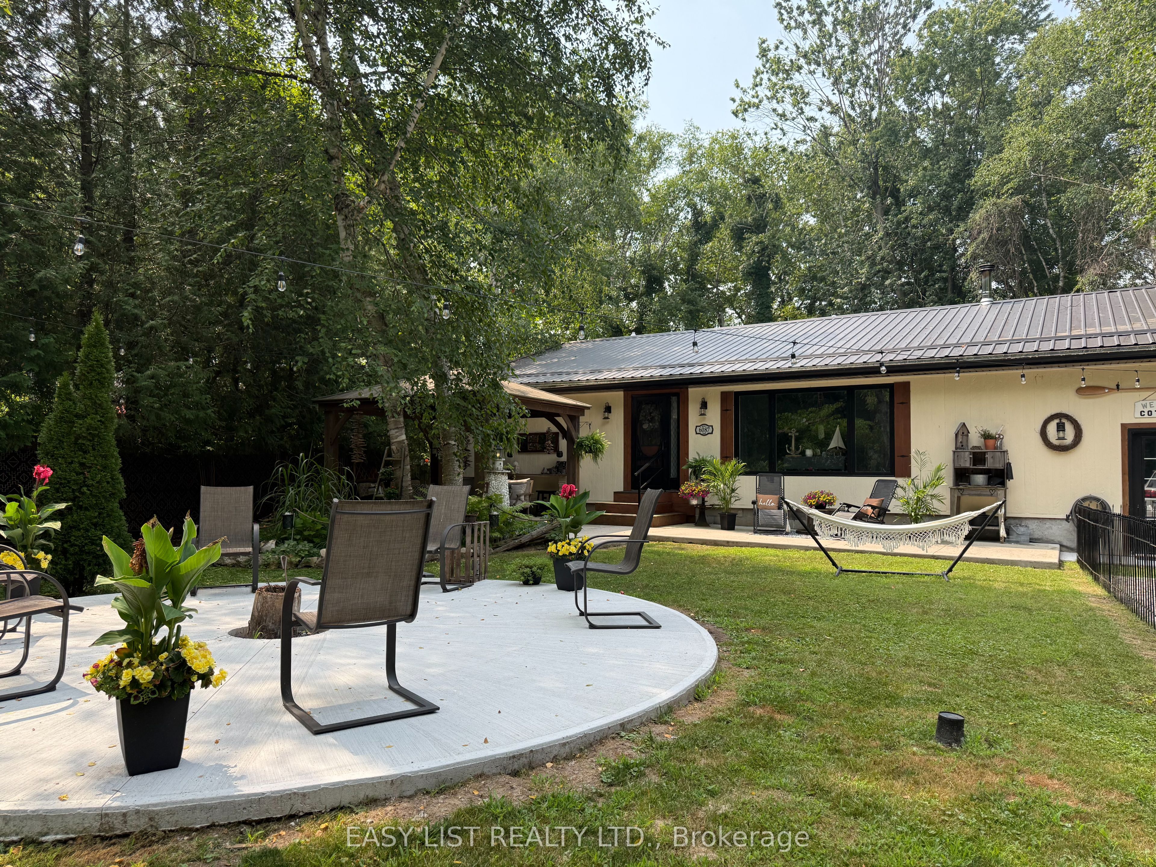 6087 Birch Lane Property Photo 4