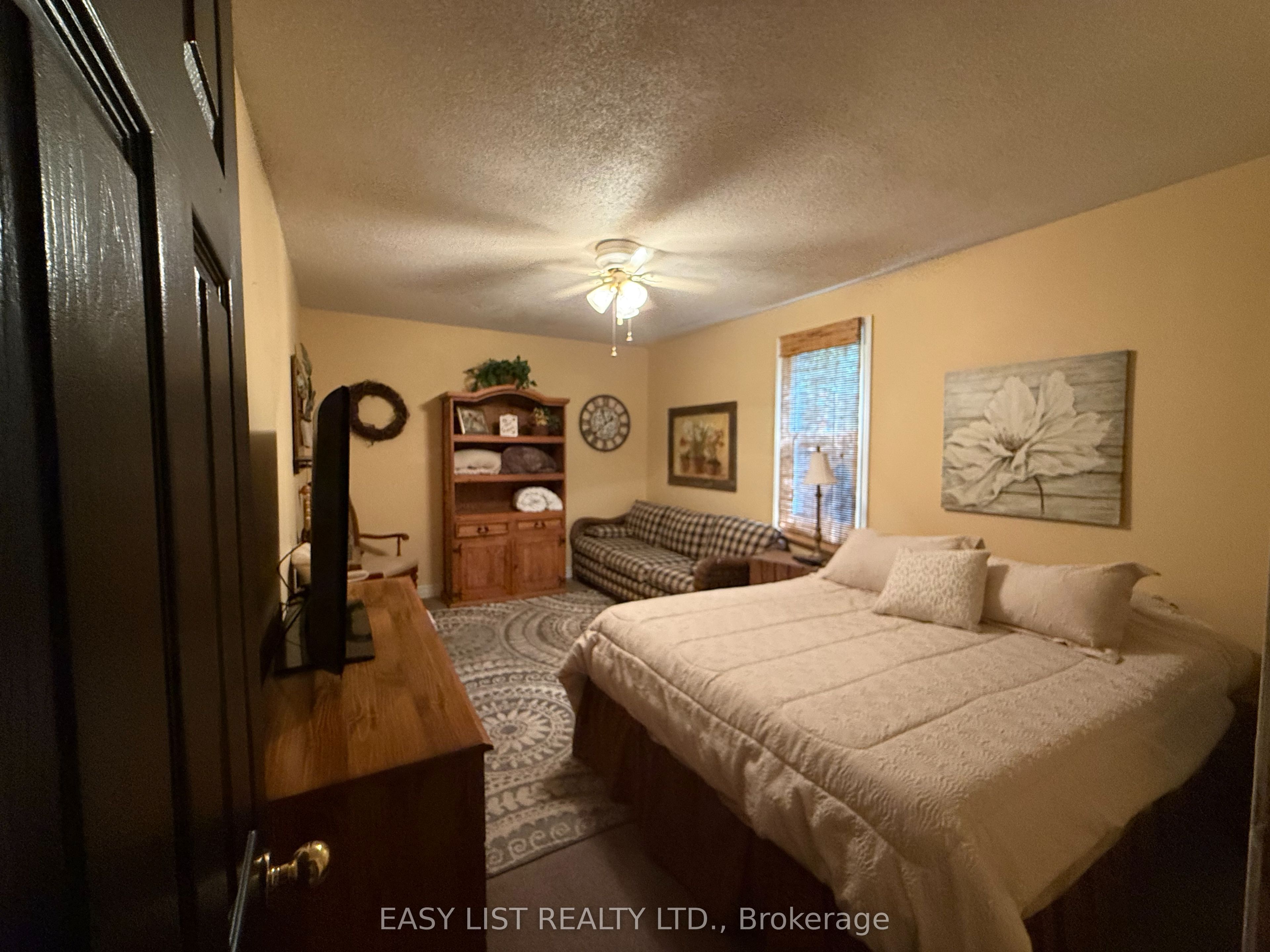 6087 Birch Lane Property Photo 9