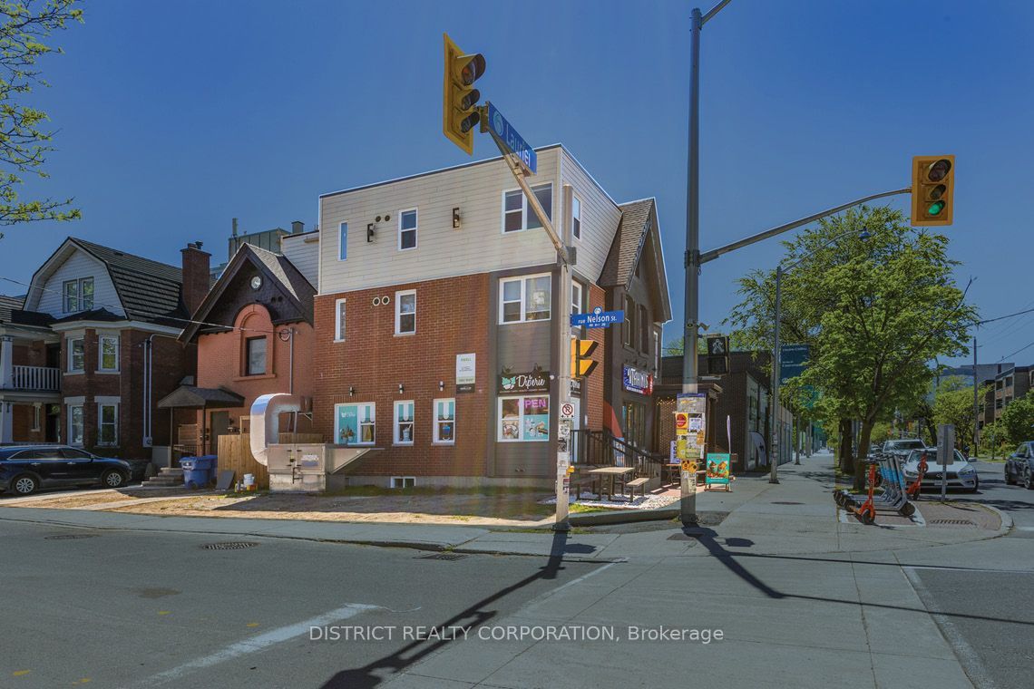 238 Laurier Avenue E Property Photo 5