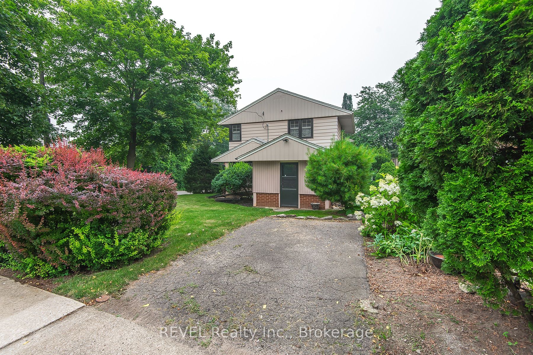 113 St. Paul Crescent Property Photo 7