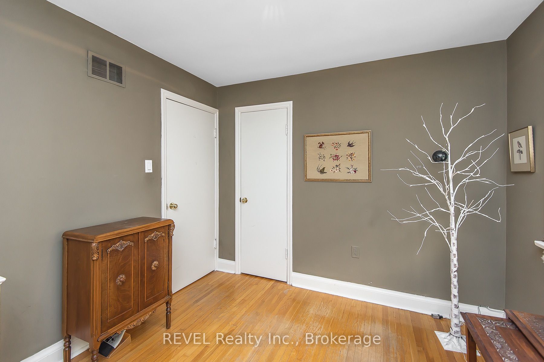 113 St. Paul Crescent Property Photo 24