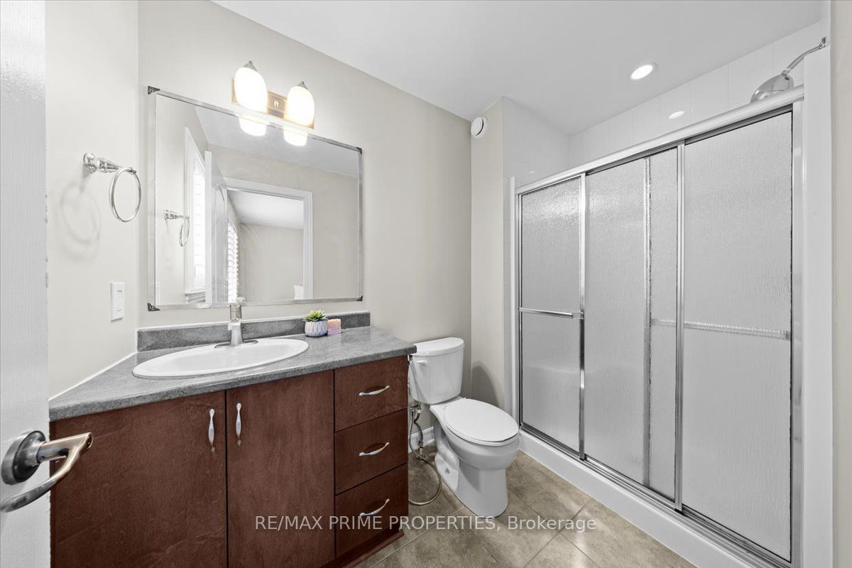 816 Azure Street Property Photo 33