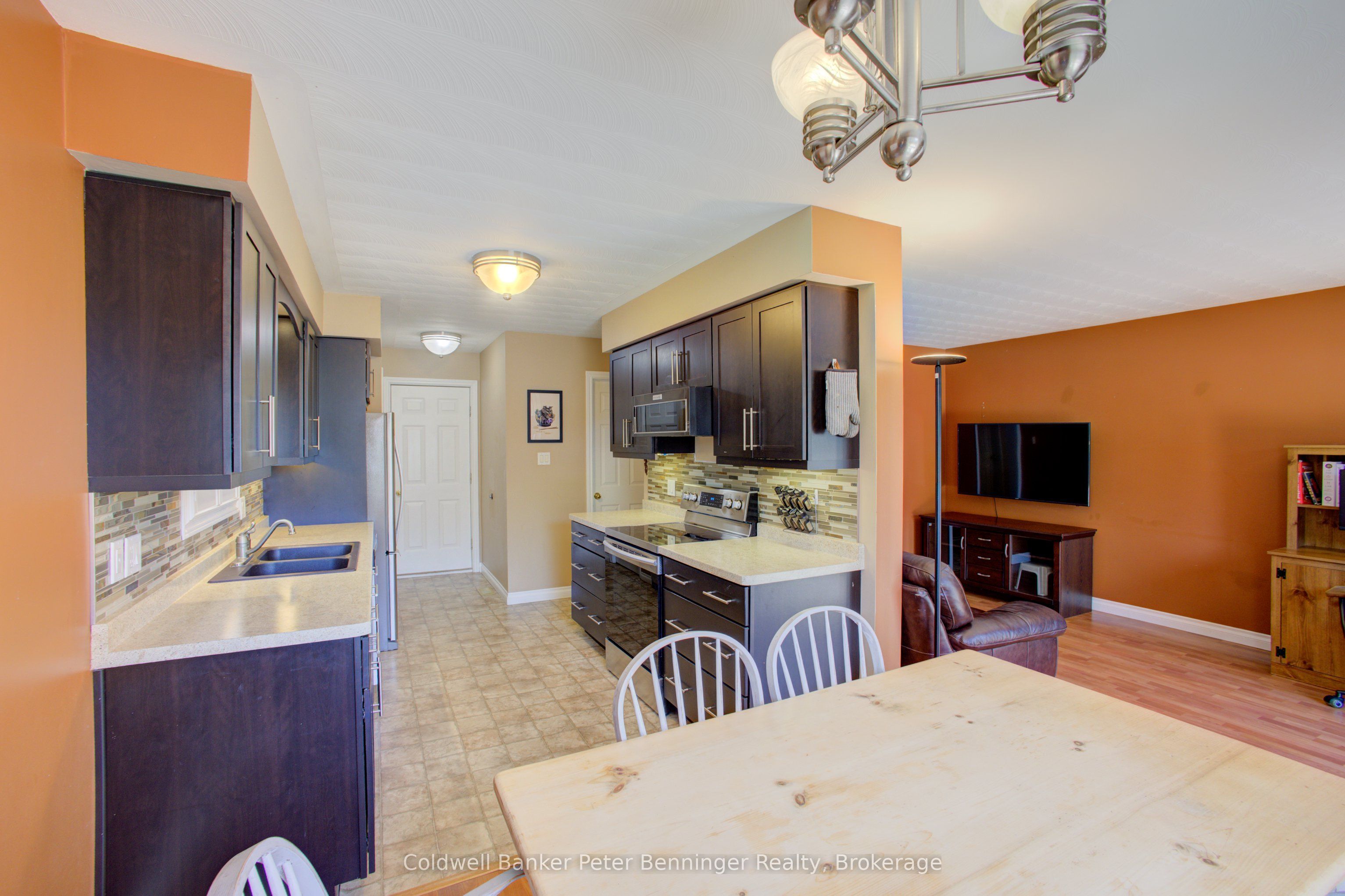 737 Mackendrick Drive Property Photo 12