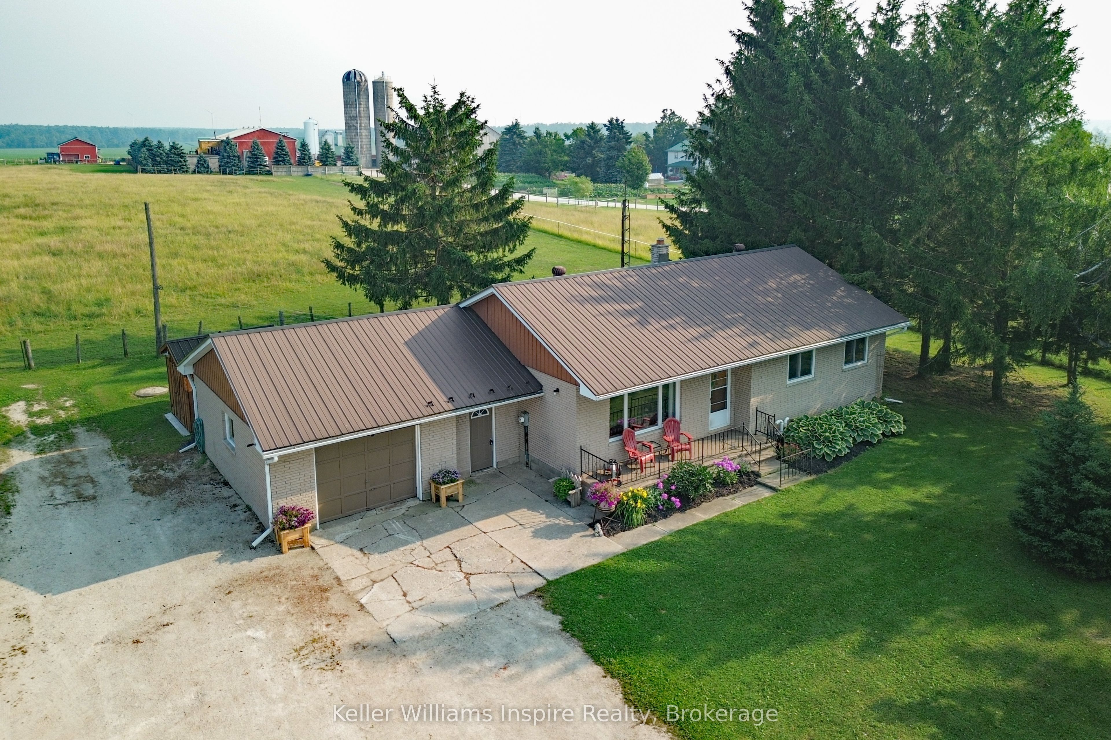 269514 Grey Road 9 Property Photo 1