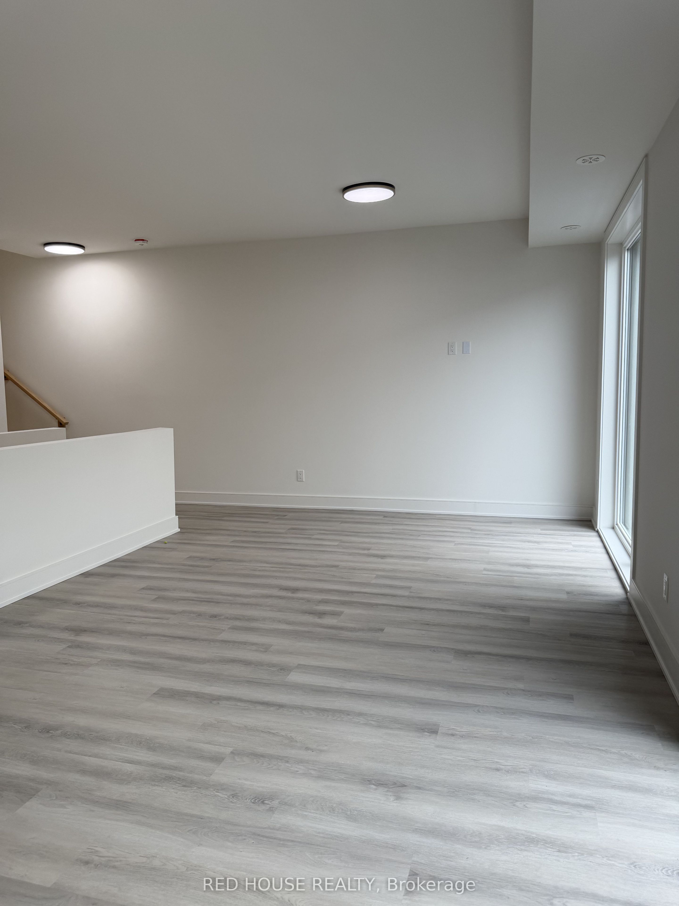 157 Everett Common Property Photo 5