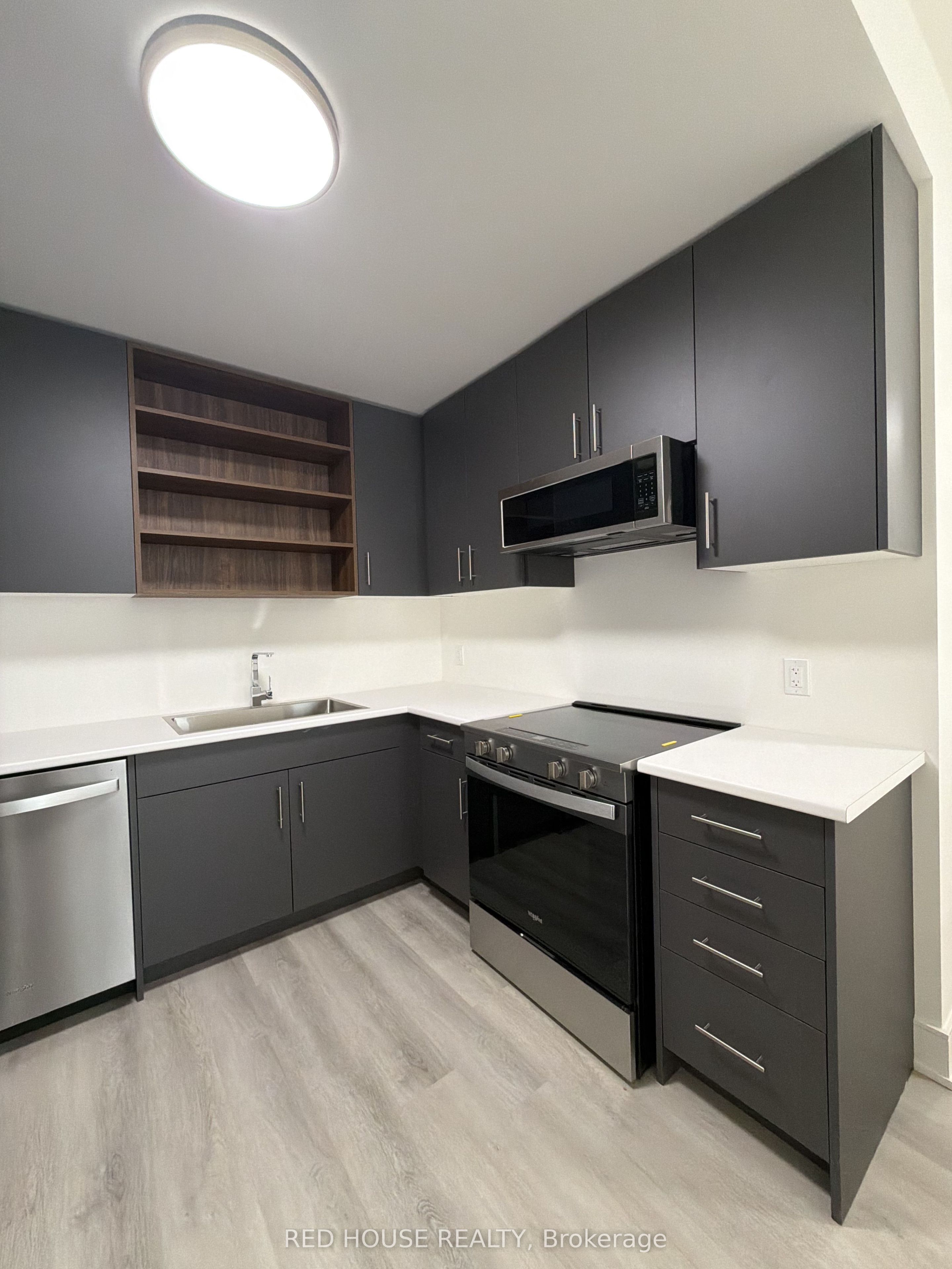 157 Everett Common Property Photo 8