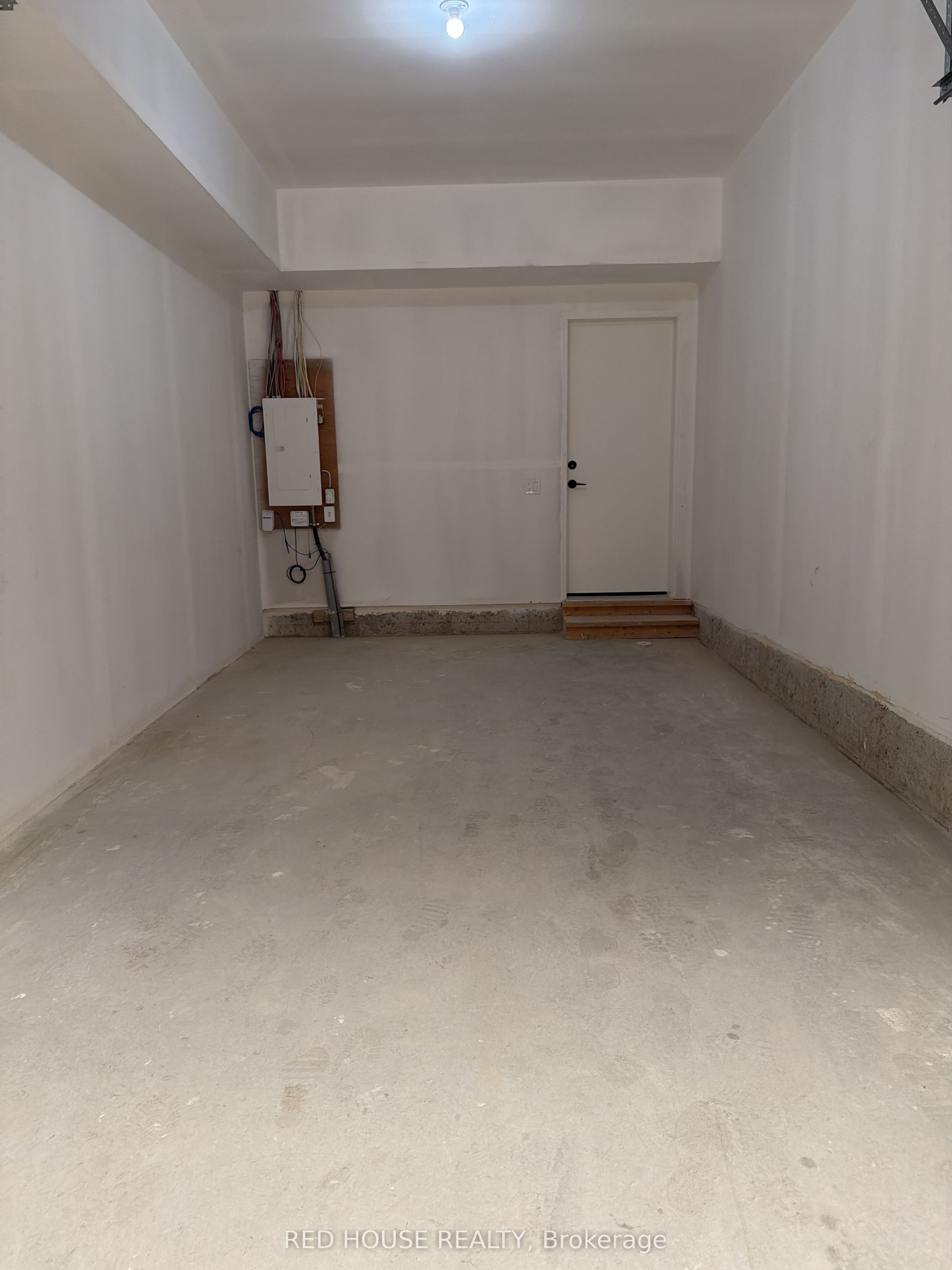 157 Everett Common Property Photo 31