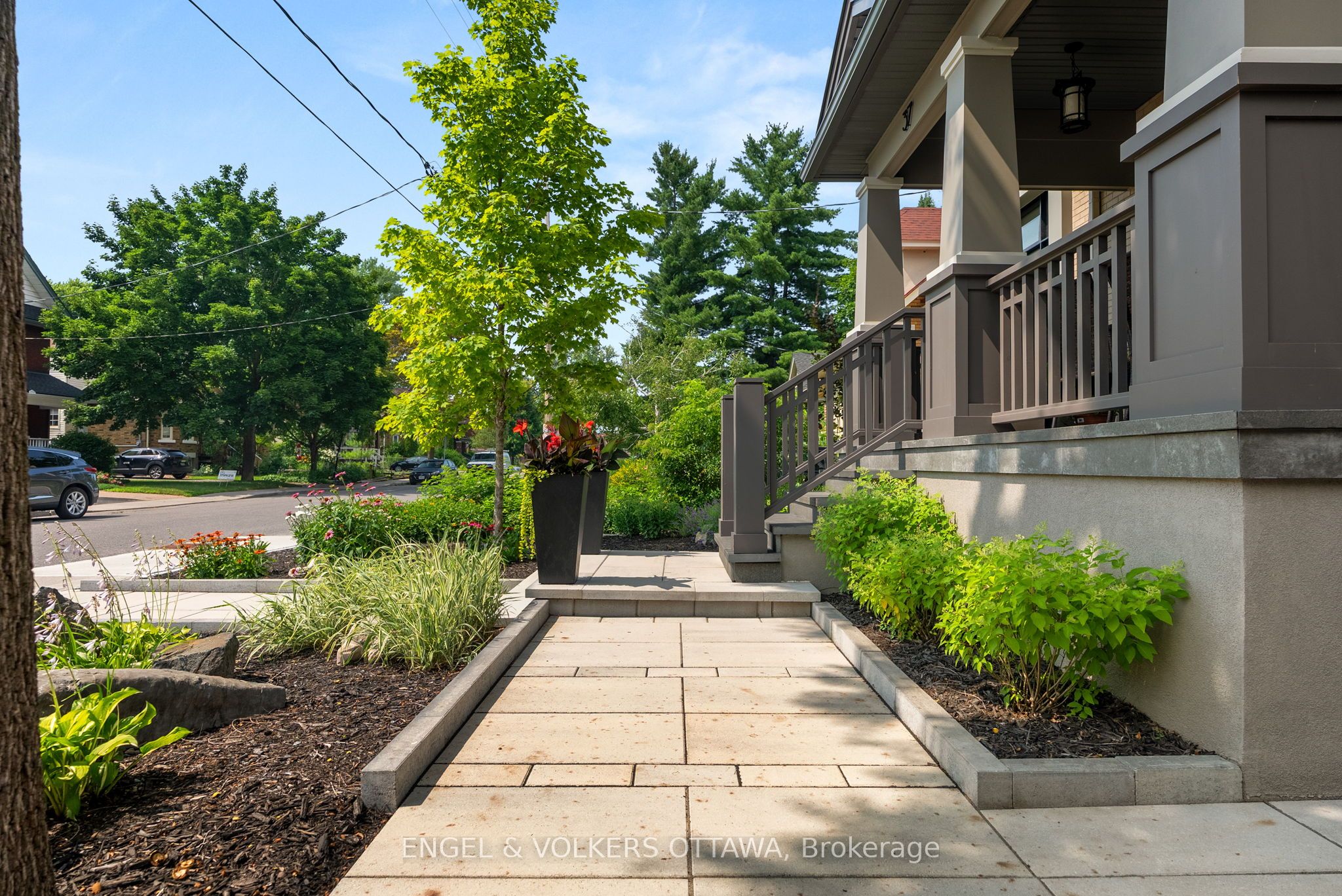 37 Clarendon Avenue Property Photo 2