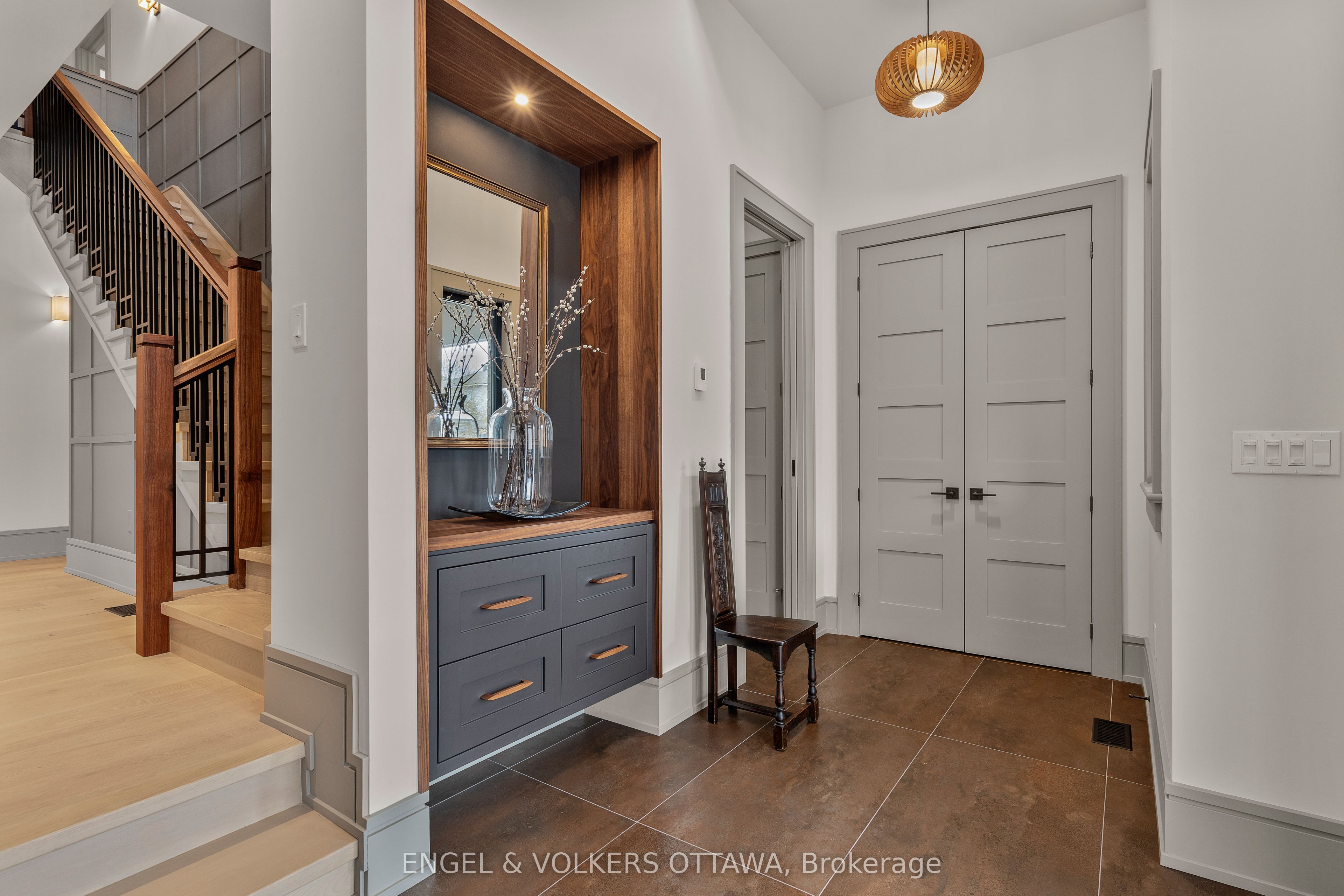 37 Clarendon Avenue Property Photo 4