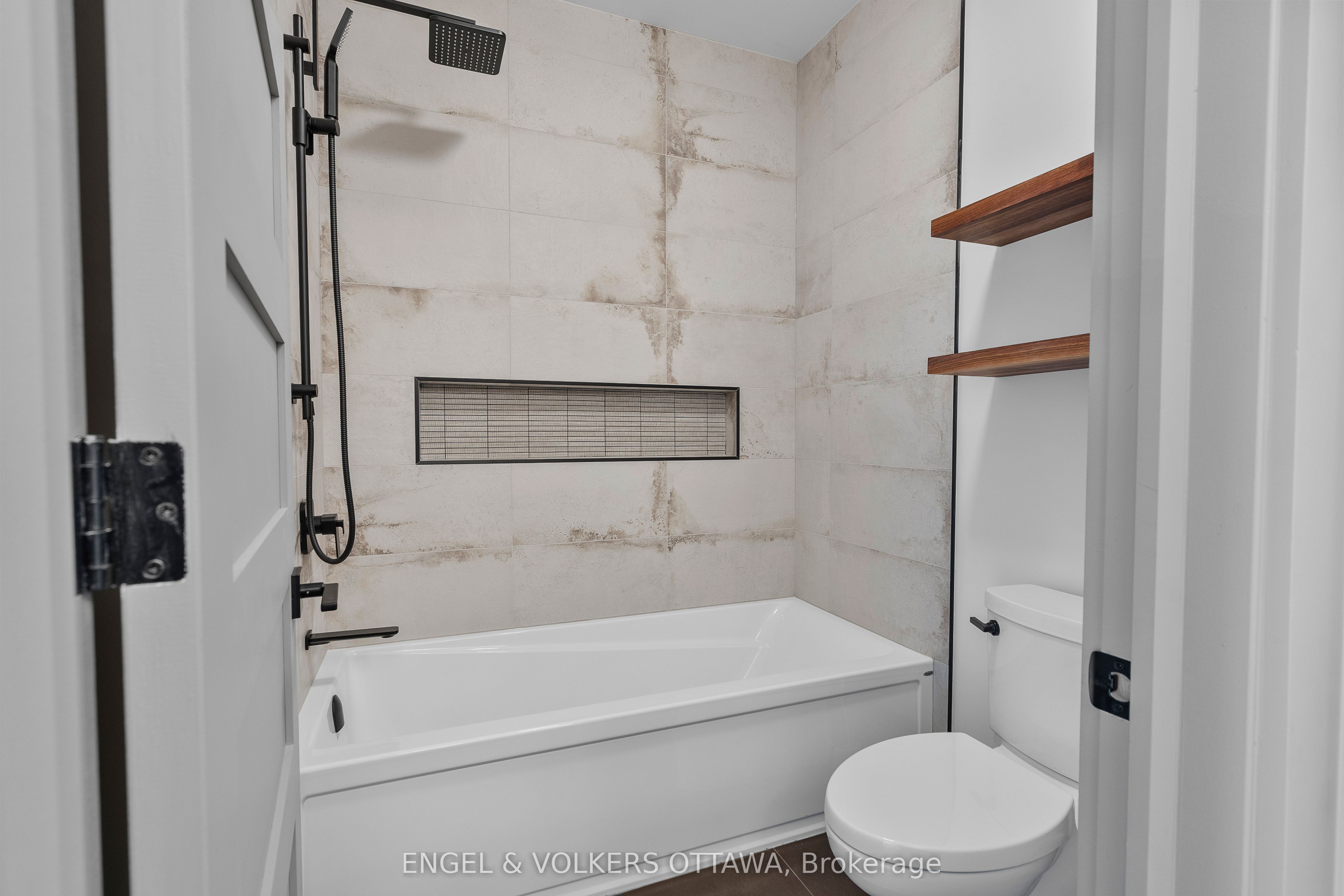 37 Clarendon Avenue Property Photo 35