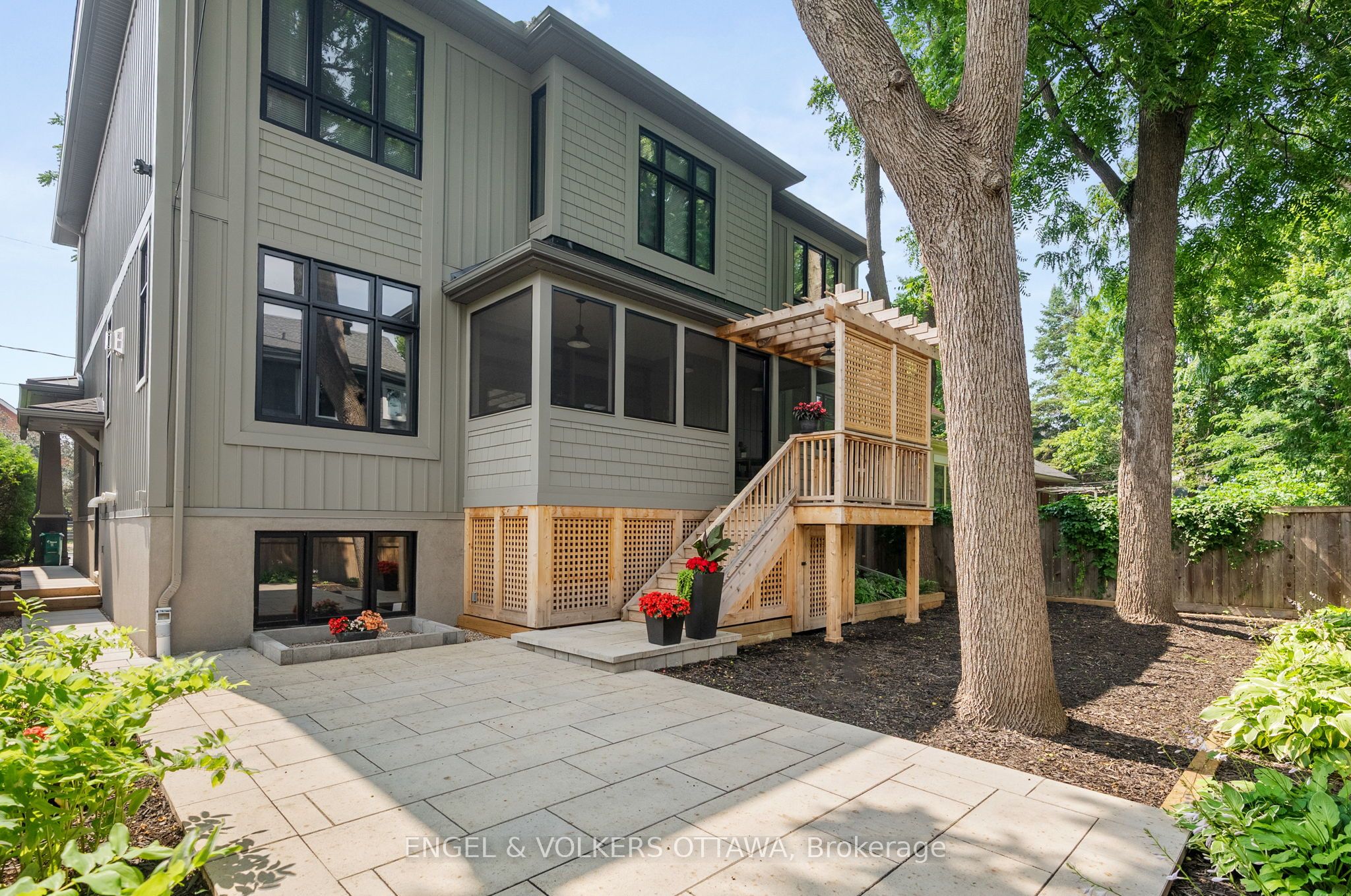 37 Clarendon Avenue Property Photo 43