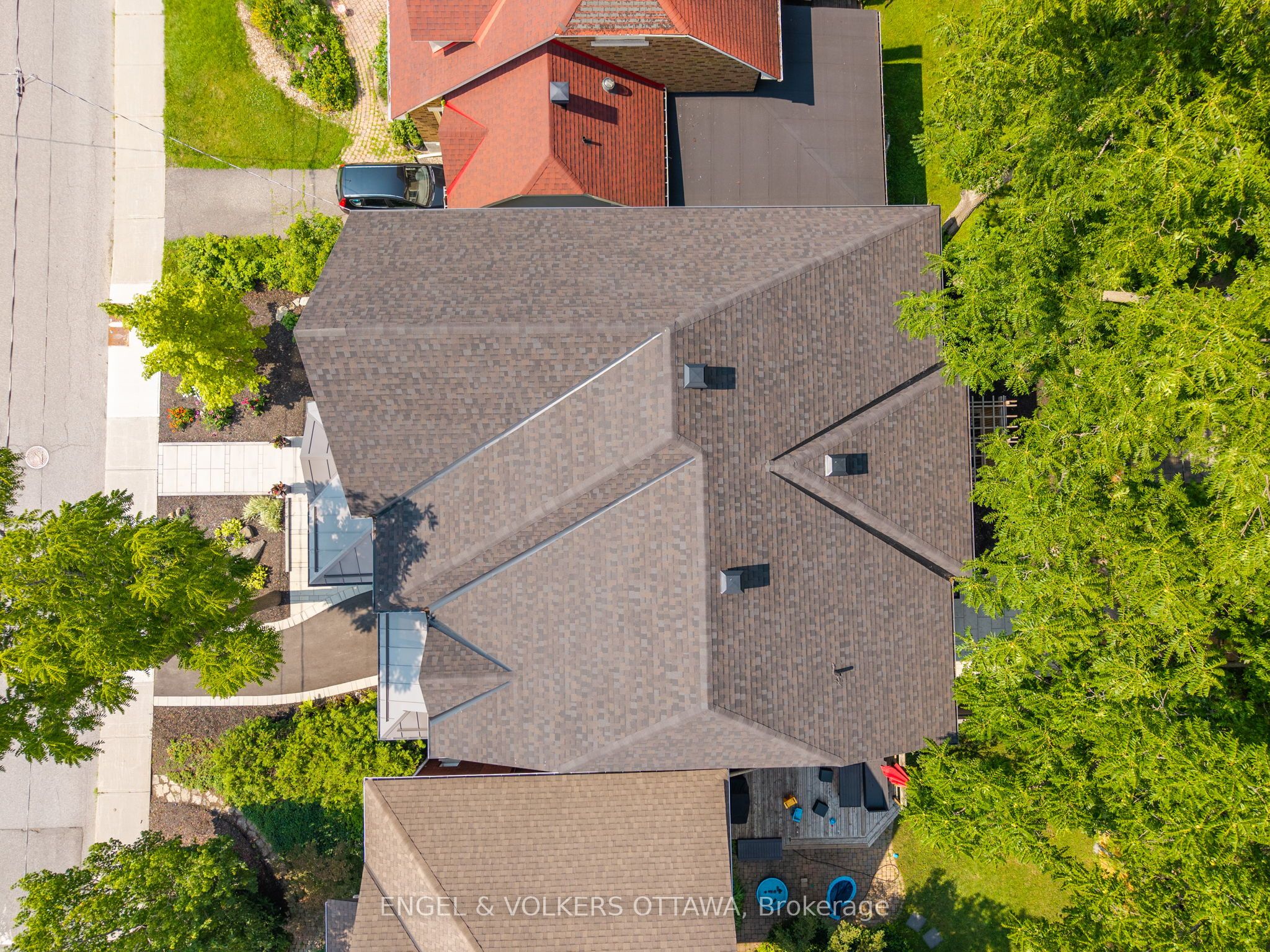 37 Clarendon Avenue Property Photo 45
