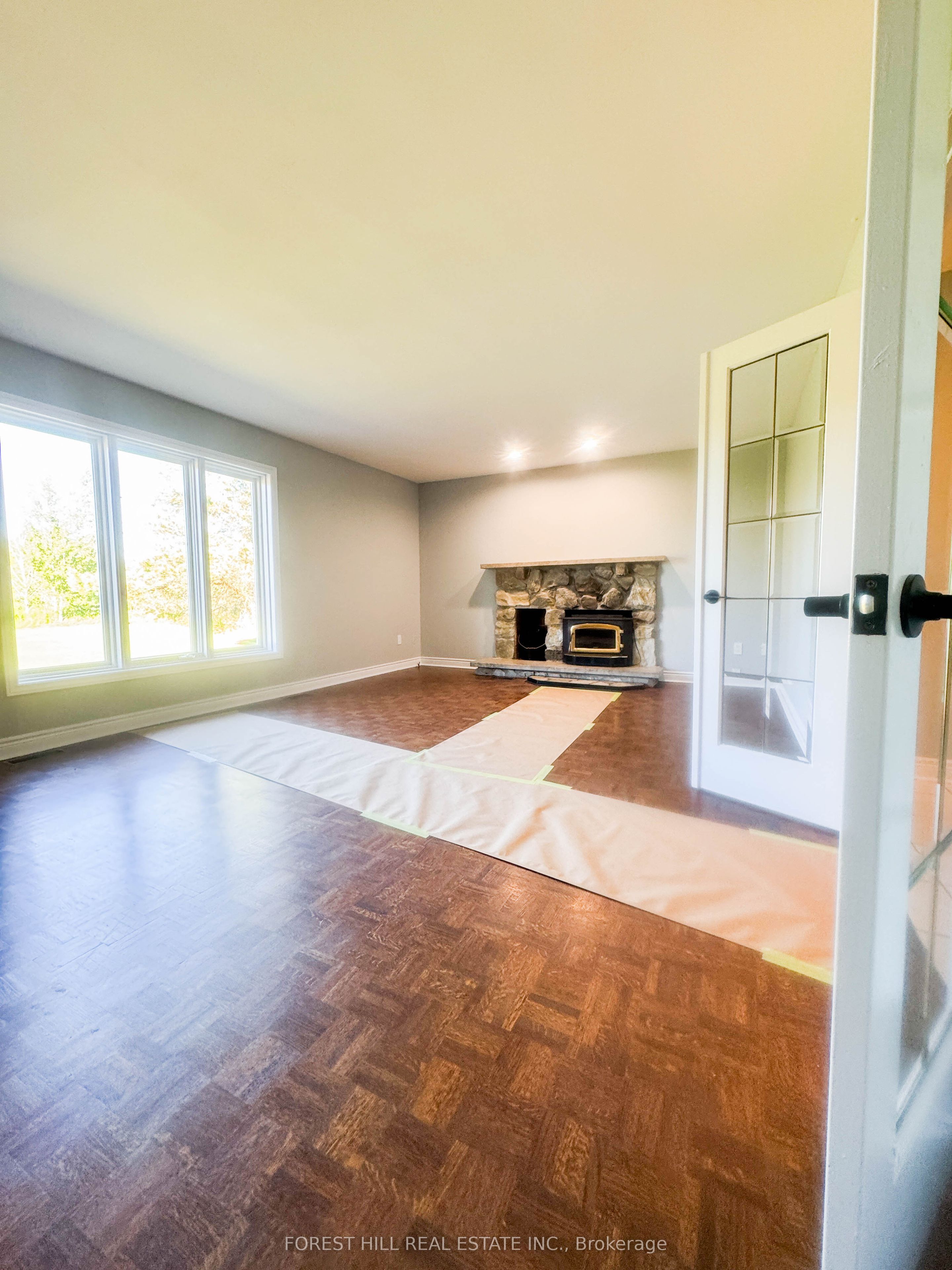 311567 16th Line Property Photo 12