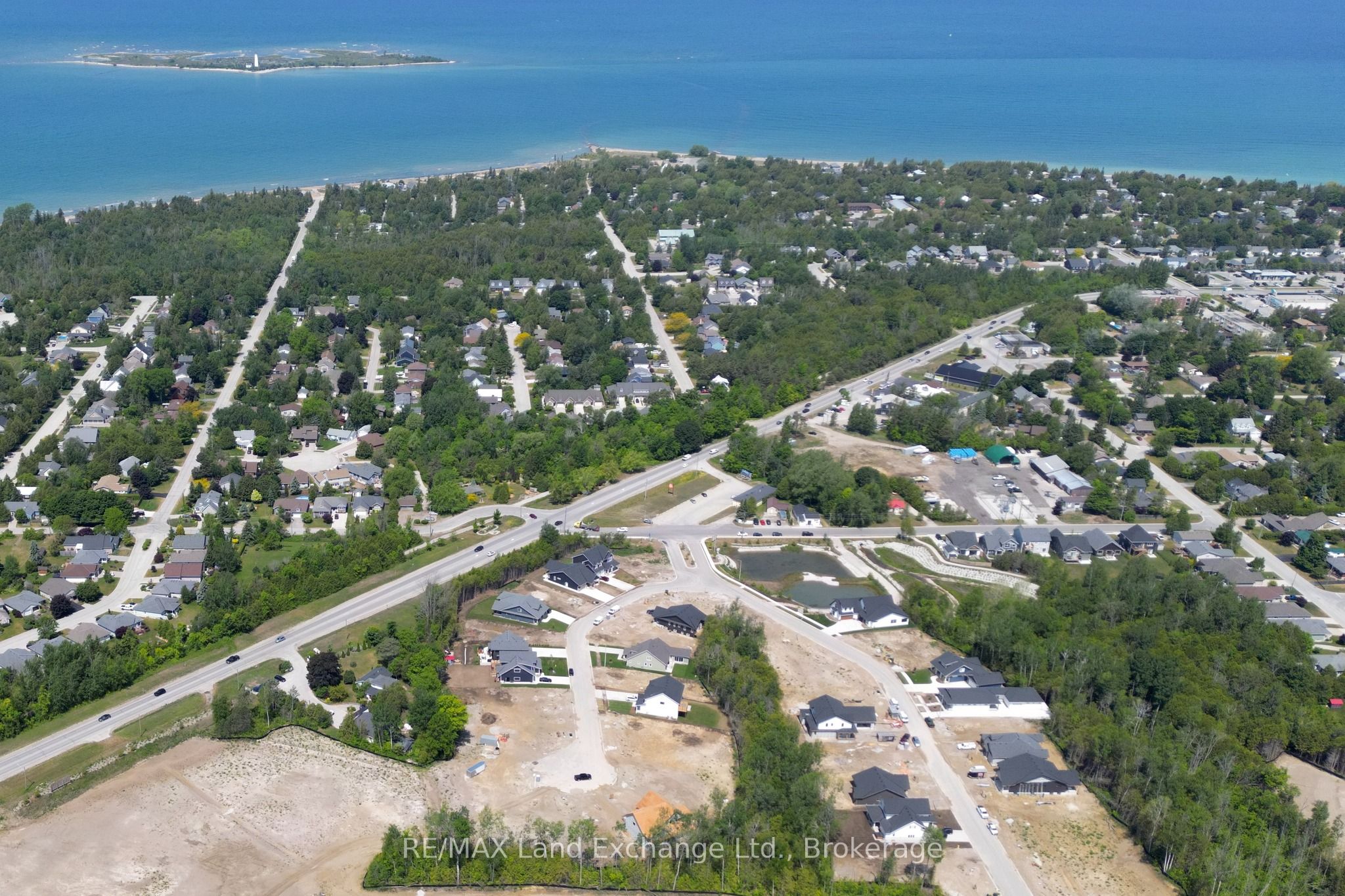 27 Lakeforest Drive Property Photo 4