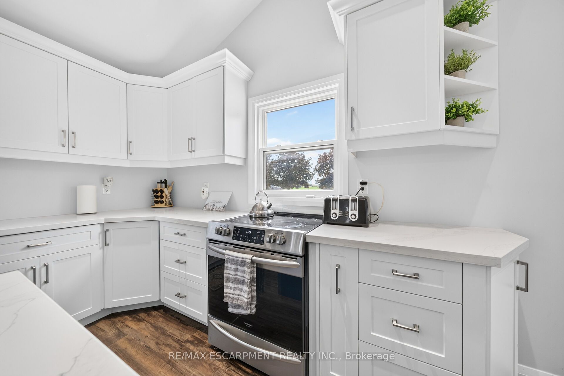 967 4th Line Property Photo 16